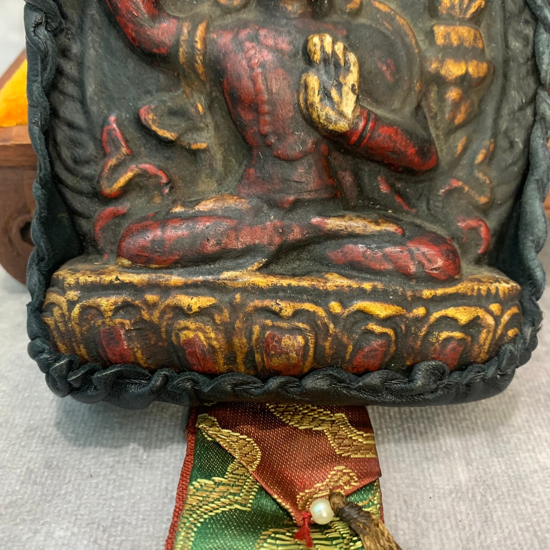 A FINE TIBETAN BUDDHIST INSTRUMENTS PENDANT - 3
