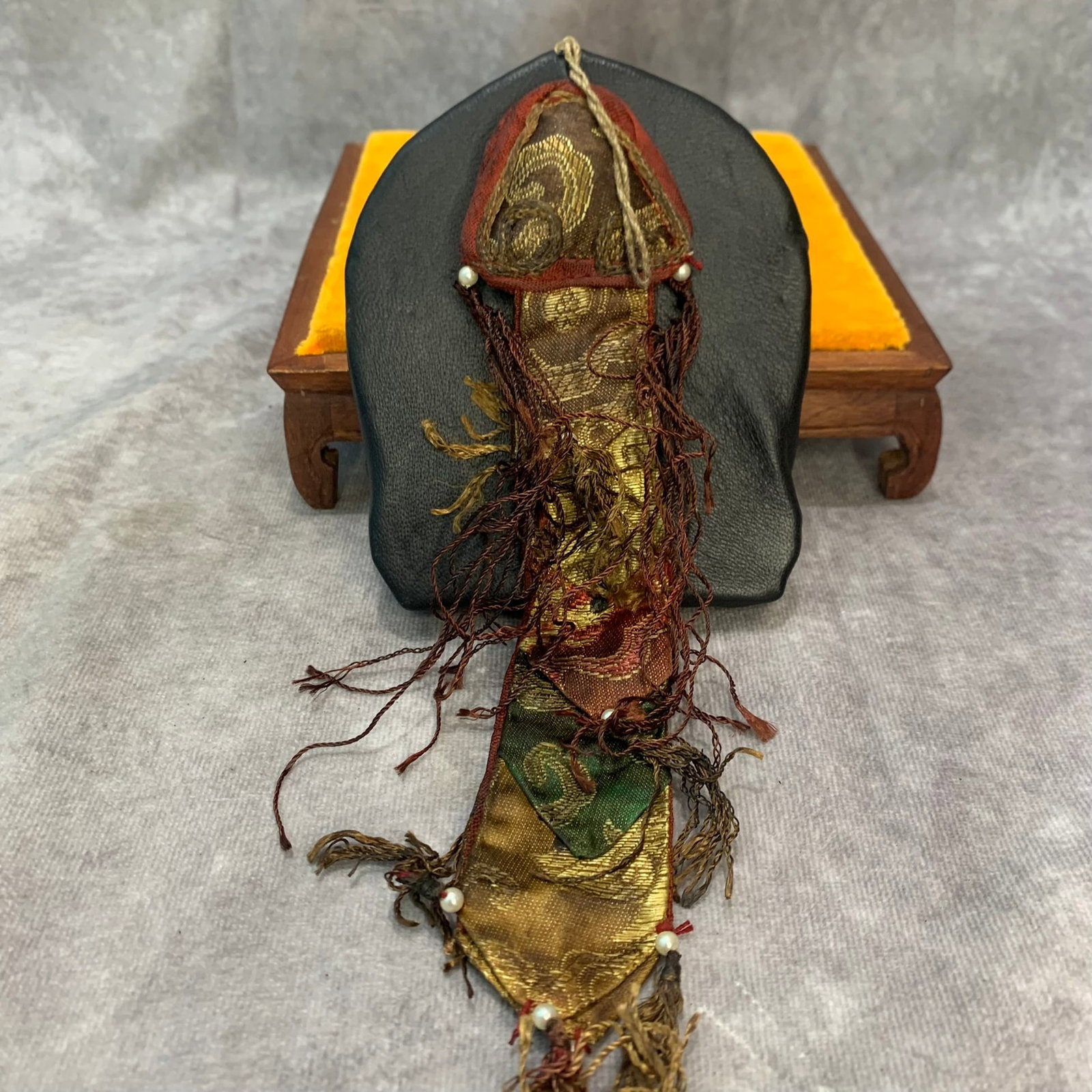 A FINE TIBETAN BUDDHIST INSTRUMENTS PENDANT - 4