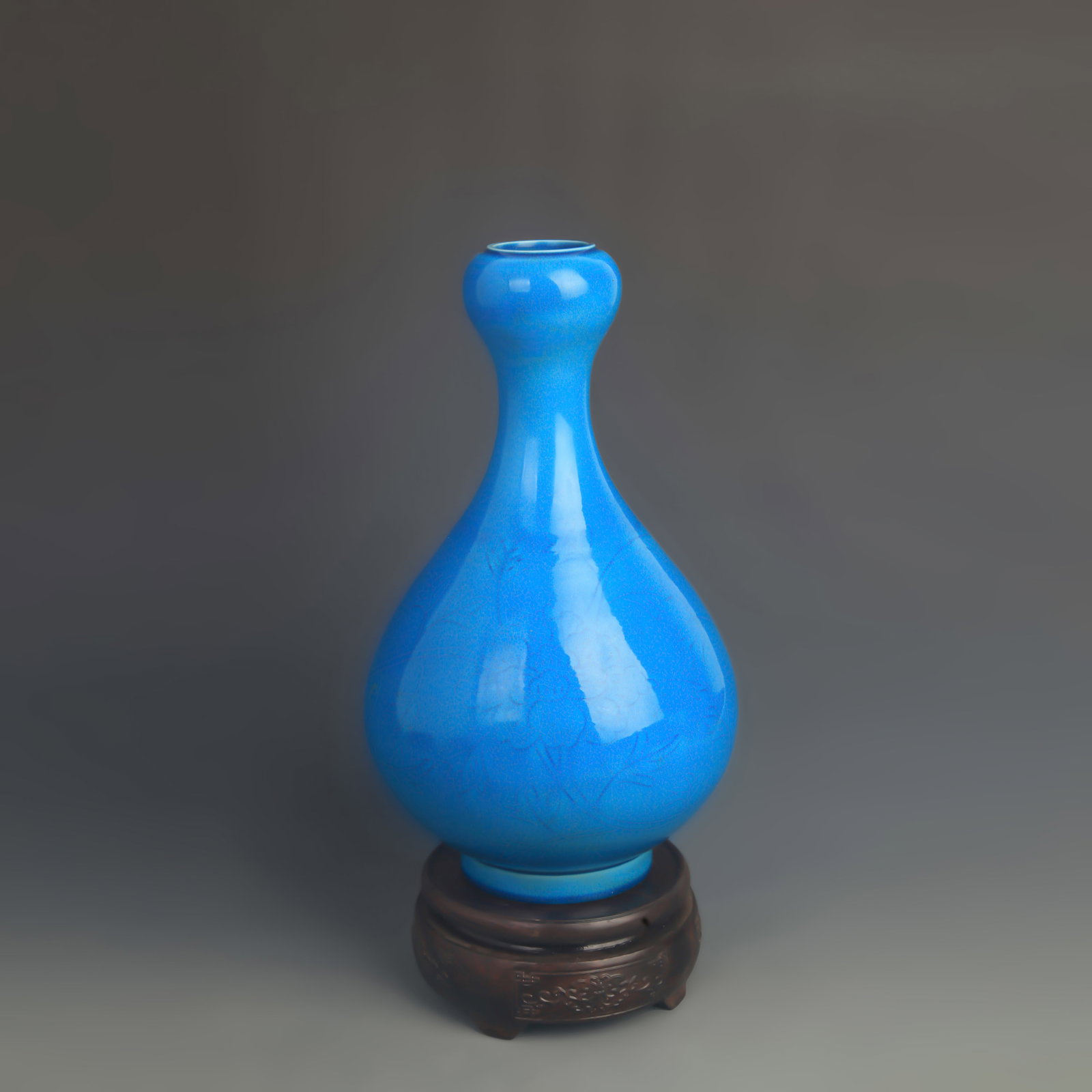A BLUE ENAMEL INCISED FLOWER AND BIRD GARLIC-NECK PORCELAIN VASE: Ming Dynasty Hong Zhi Style; High: 10.02 inch; Diameter: 5.80 inch; Woodbase for picture and display only