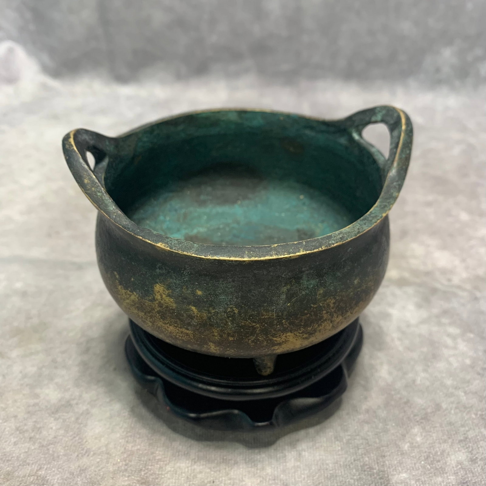 MARK BRONZE THREE-LEGGED BRIDGE EAR CENSER: Ming Dynasty Style; High: 3.4 inch; Diameter: 4.7 inch; Woodbase for picture and display only