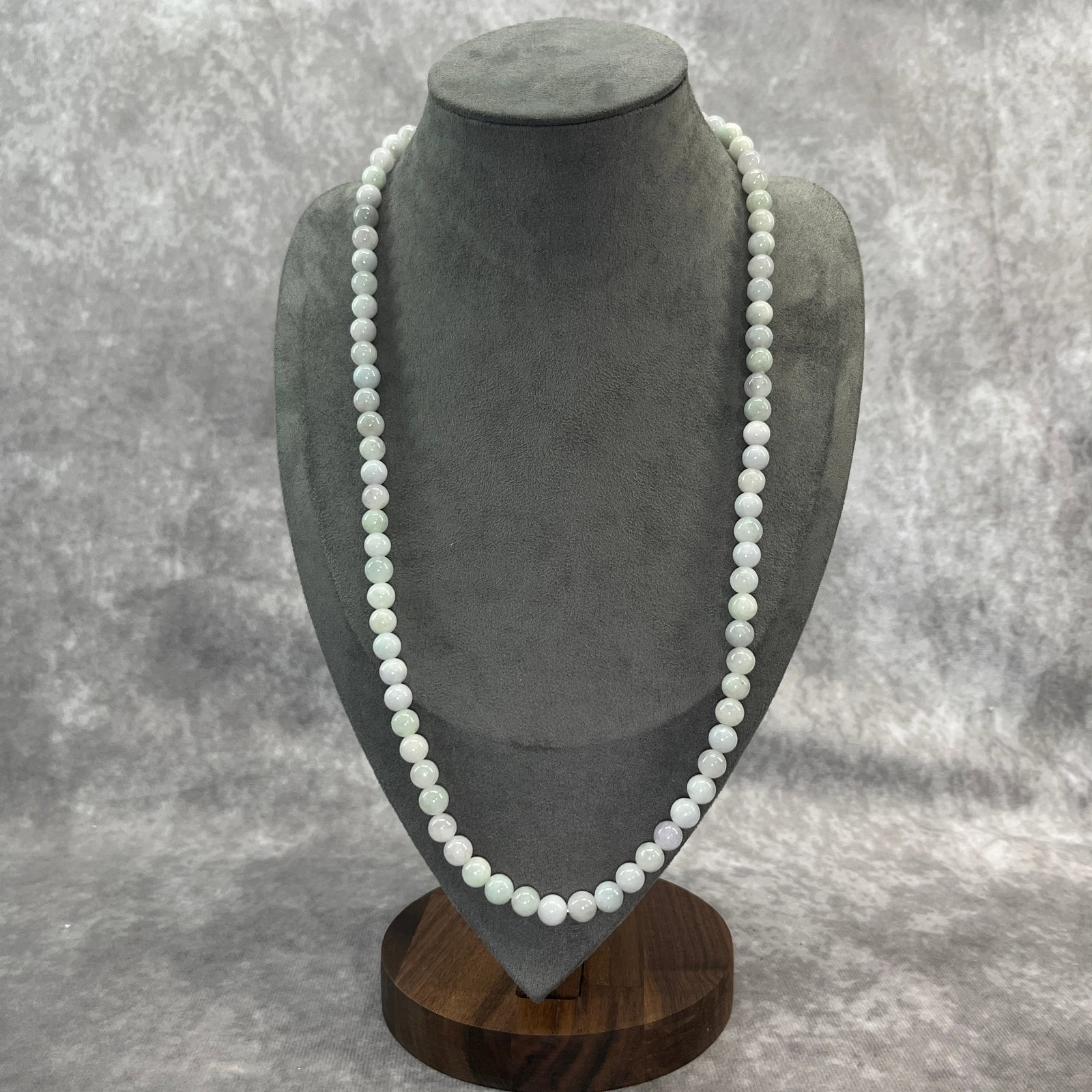 A FINE JADE MADE NECKLACE: Modern; Long: 13 inch; Diameter: 0.29 inch; Woodbase for picture and display only