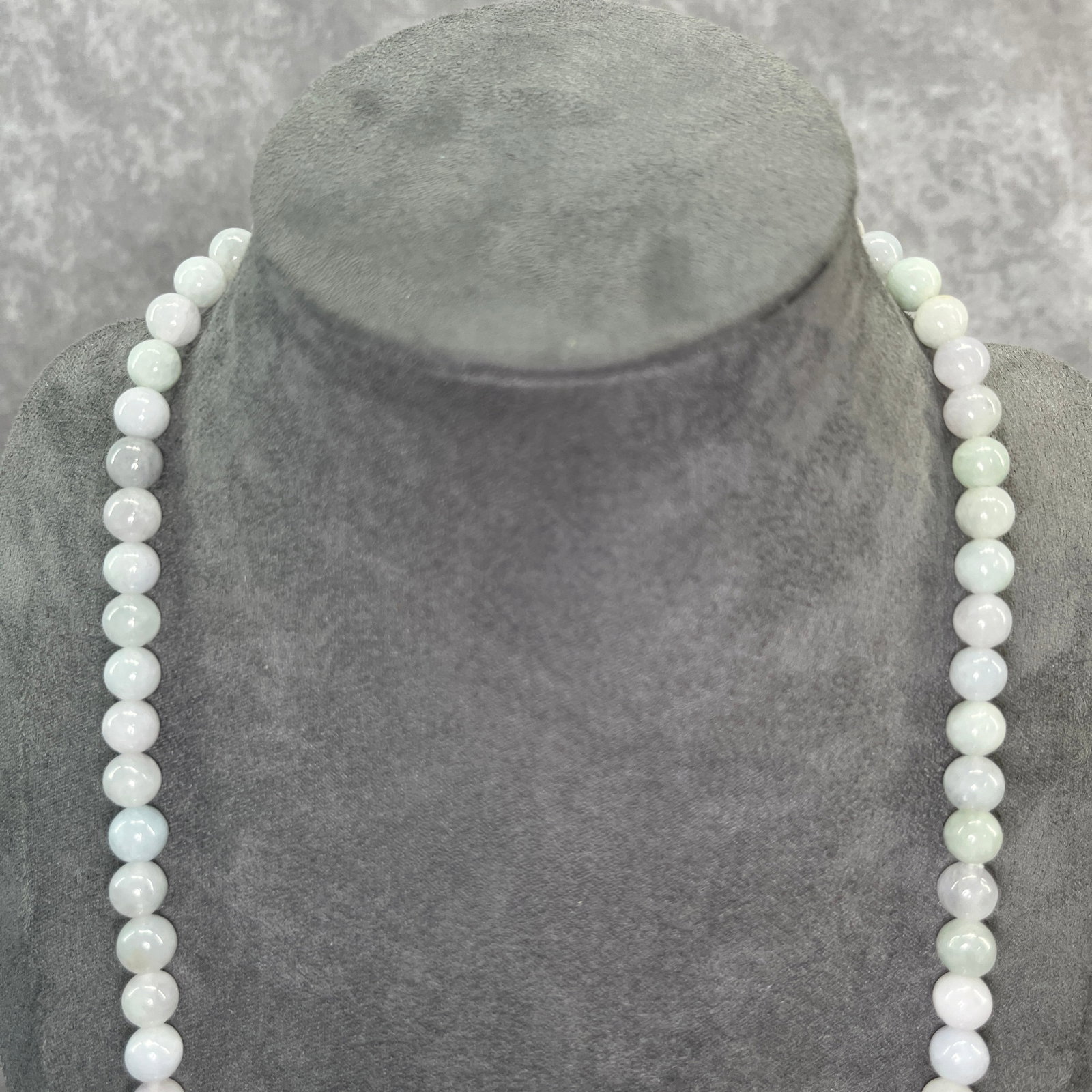 A FINE JADE MADE NECKLACE - 3