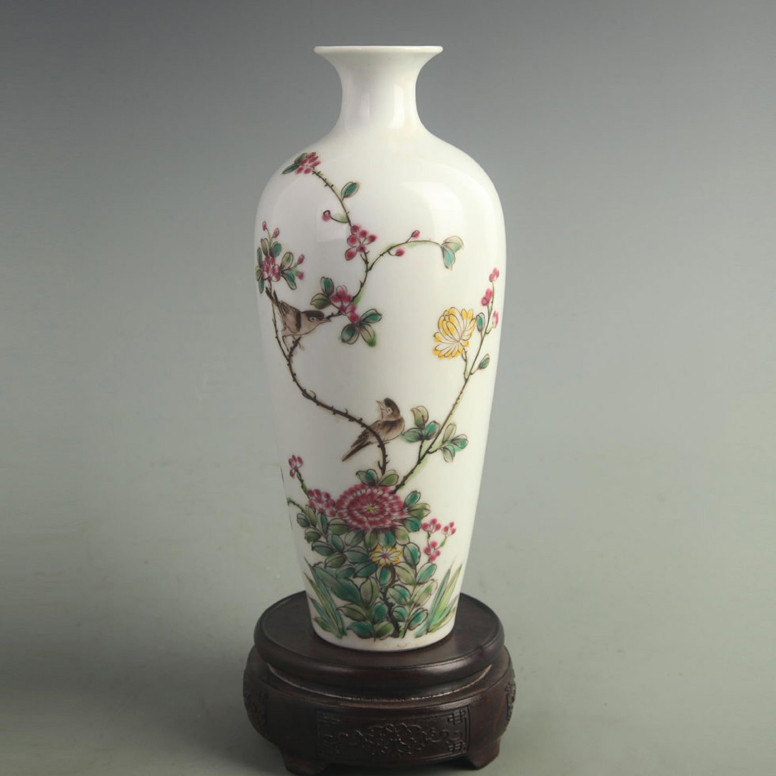 FAMILLE ROSE WILLOW-LEAF VASE WITH FLORAL AND BIRD DECORATION: Qing Dynasty Qian Long Period; High: 10.0 inch; Width: 4.00 inch; Woodbase for picture and display only