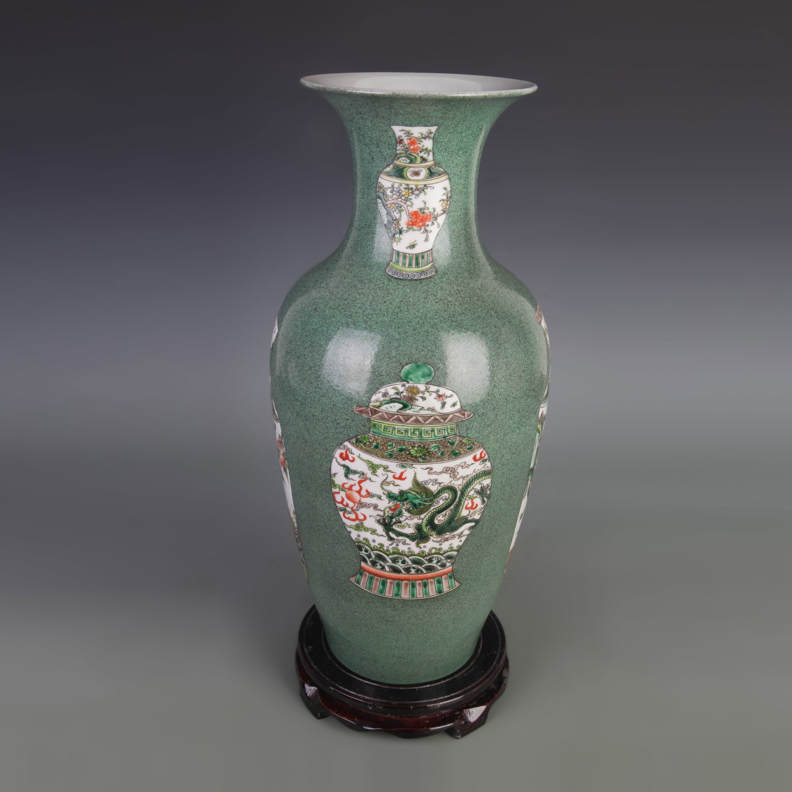 FAMILLE ROSE FLOWER AND BIRD PATTERN DECORATIVE VASE: Qing Dynasty Kang Xi Period; Width: 7.5 inch; Diameter: 6.1 inch; High: 17.2 inch; Woodbase for picture and display only