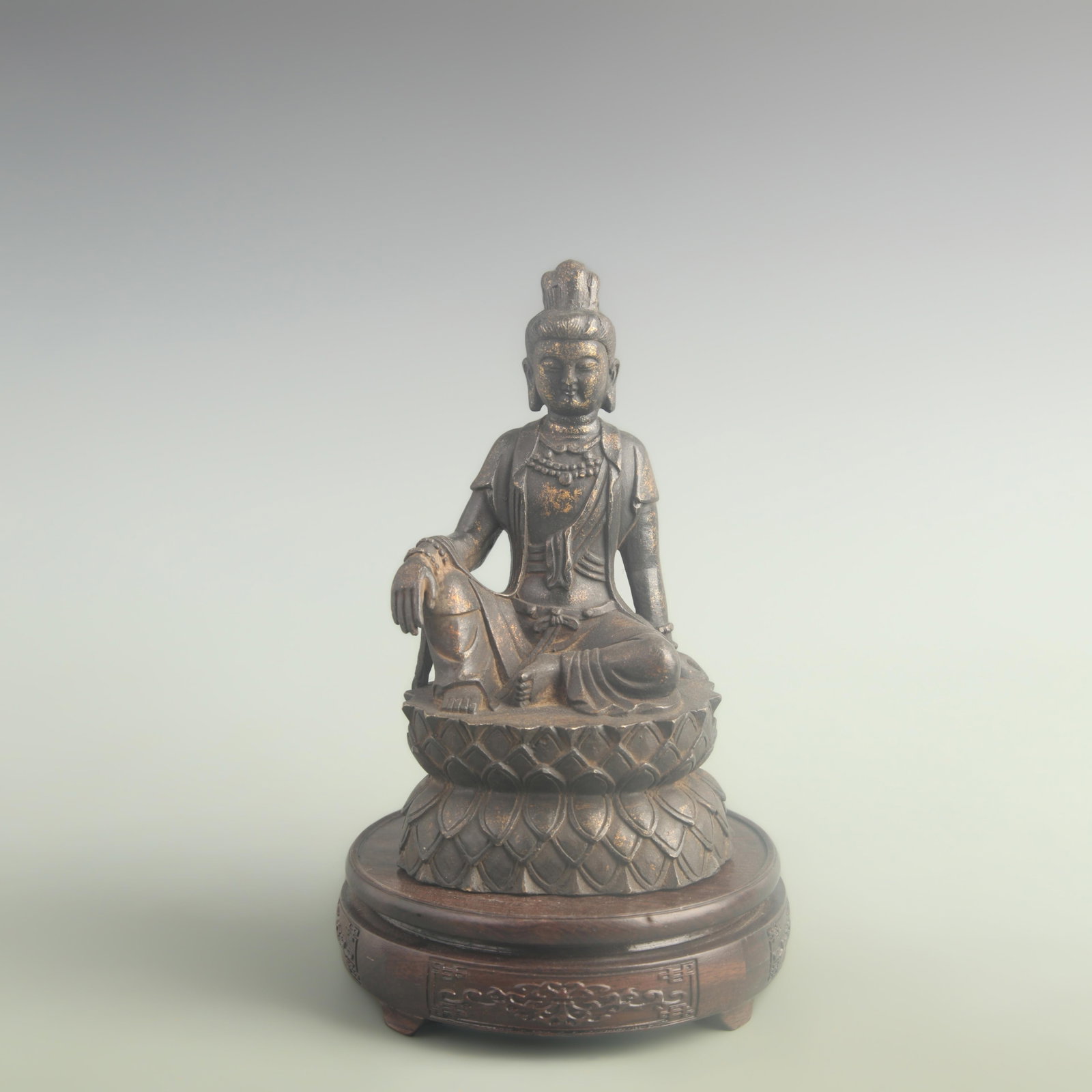 A GILT BRONZE WATER-MOON GUANYIN STATUE: 19th Century; High: 8.50 inch; Width: 3.80 inch; Long: 4.90 inch; Woodbase for picture and display only