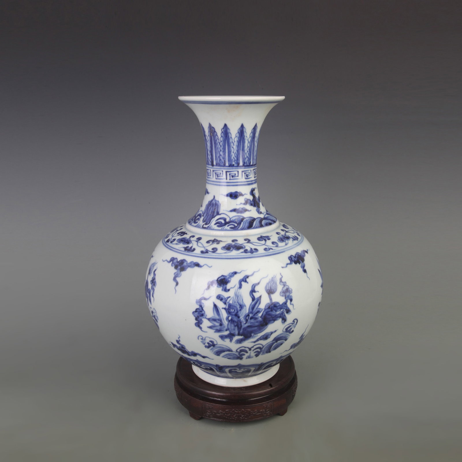 BLUE AND WHITE ANIMAL PATTERN PORCELAIN VASE: Ming Dynasty, High: 13.7 inch; Diameter:8.3 inch; Woodbase for picture and display only
