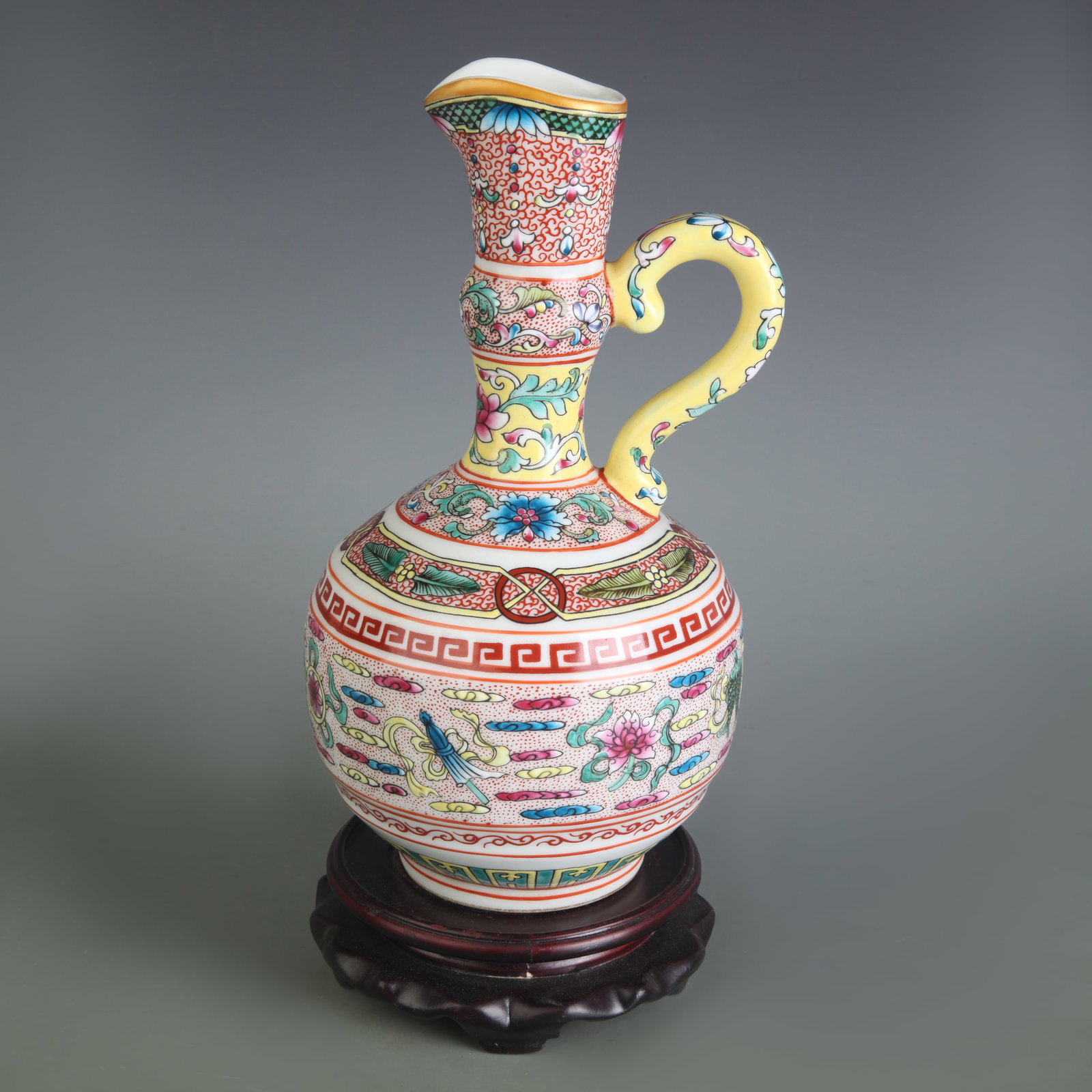 FAMILLE ROSE EWER WITH FLORAL DECORATION (1 of 5)