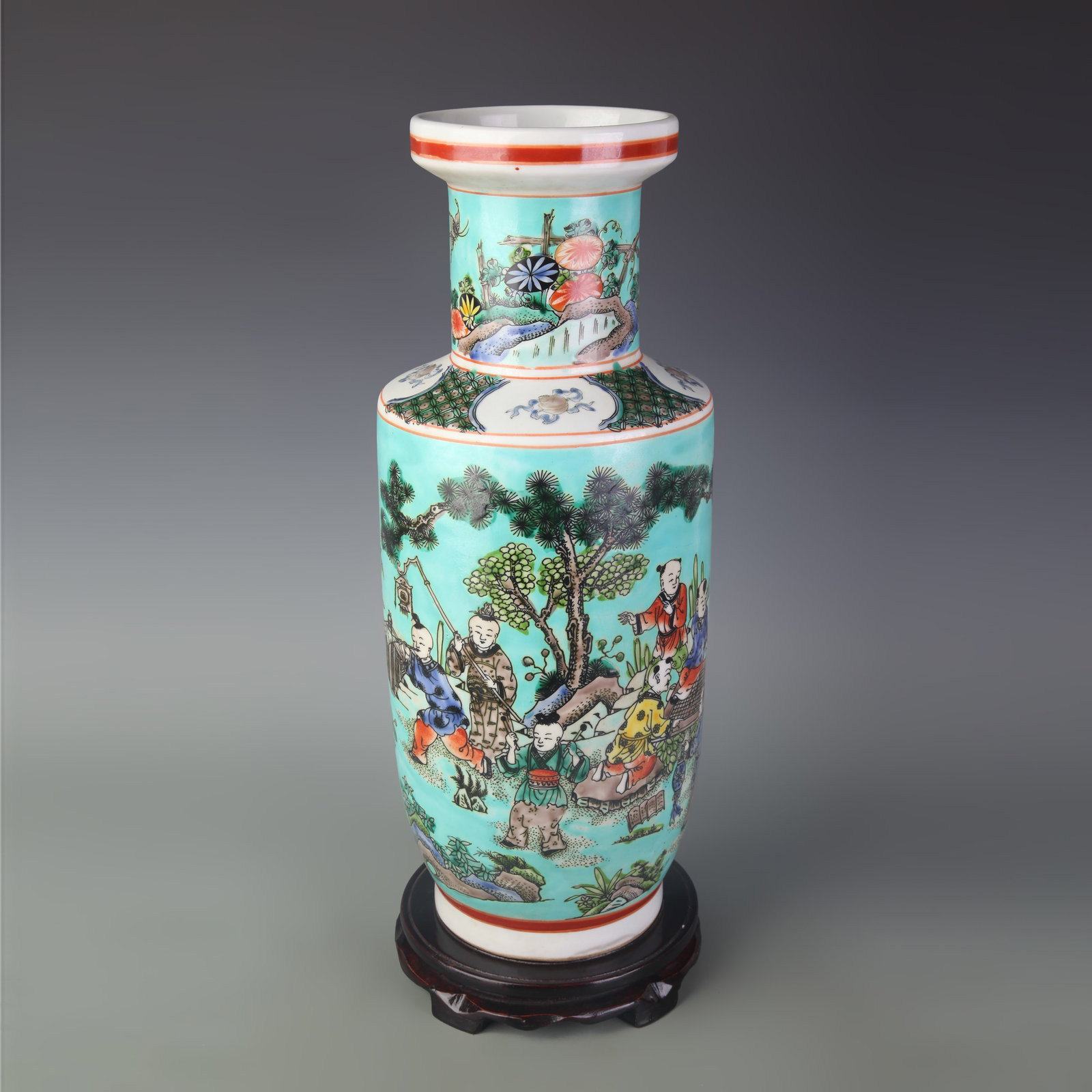 FAMILLE ROSE GREEN-GROUND ROULEAU VASE WITH FIGURAL DECORATION: Qing Dynasty Kang Xi Period; High: 17.2 inch; Woodbase for picture and display only