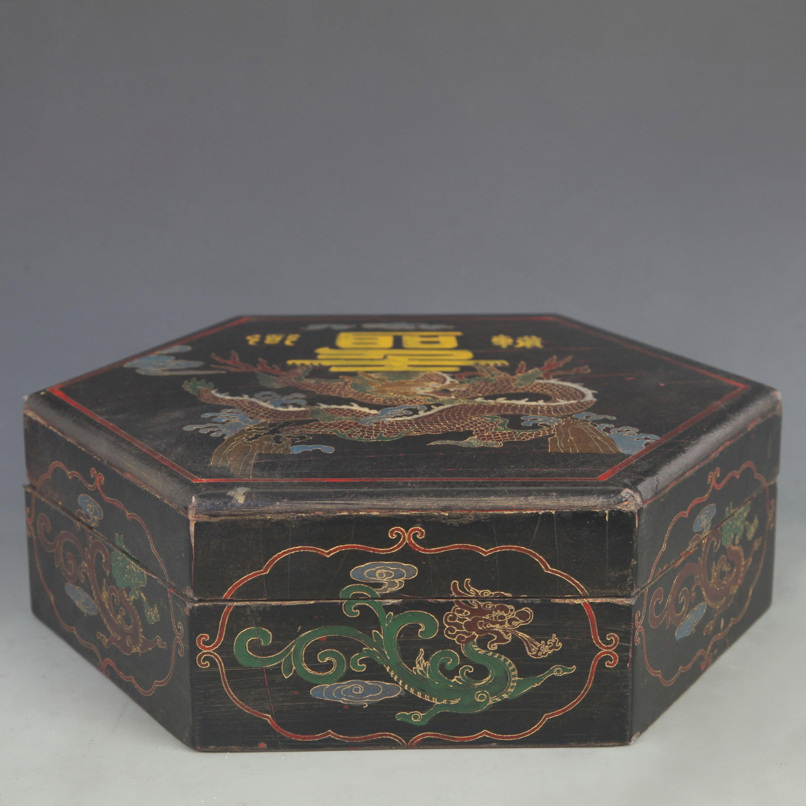 LACQUERWARE GOLD-PAINTED AUSPICIOUS DRAGON PATTERN HEXAGONAL LUNCH BOX (1 of 5)