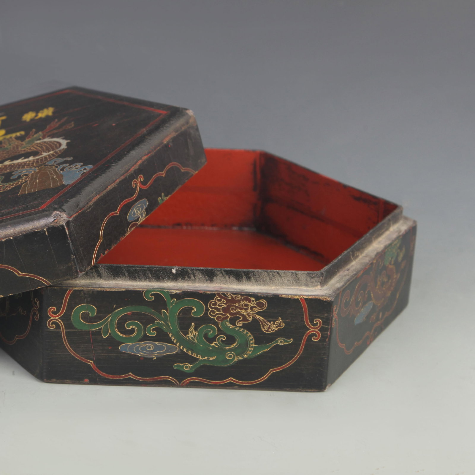 LACQUERWARE GOLD-PAINTED AUSPICIOUS DRAGON PATTERN HEXAGONAL LUNCH BOX - 3
