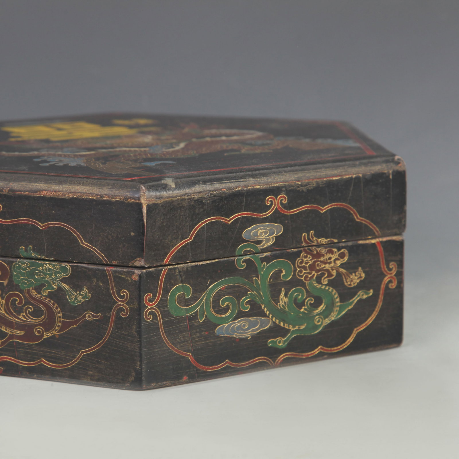 LACQUERWARE GOLD-PAINTED AUSPICIOUS DRAGON PATTERN HEXAGONAL LUNCH BOX - 4