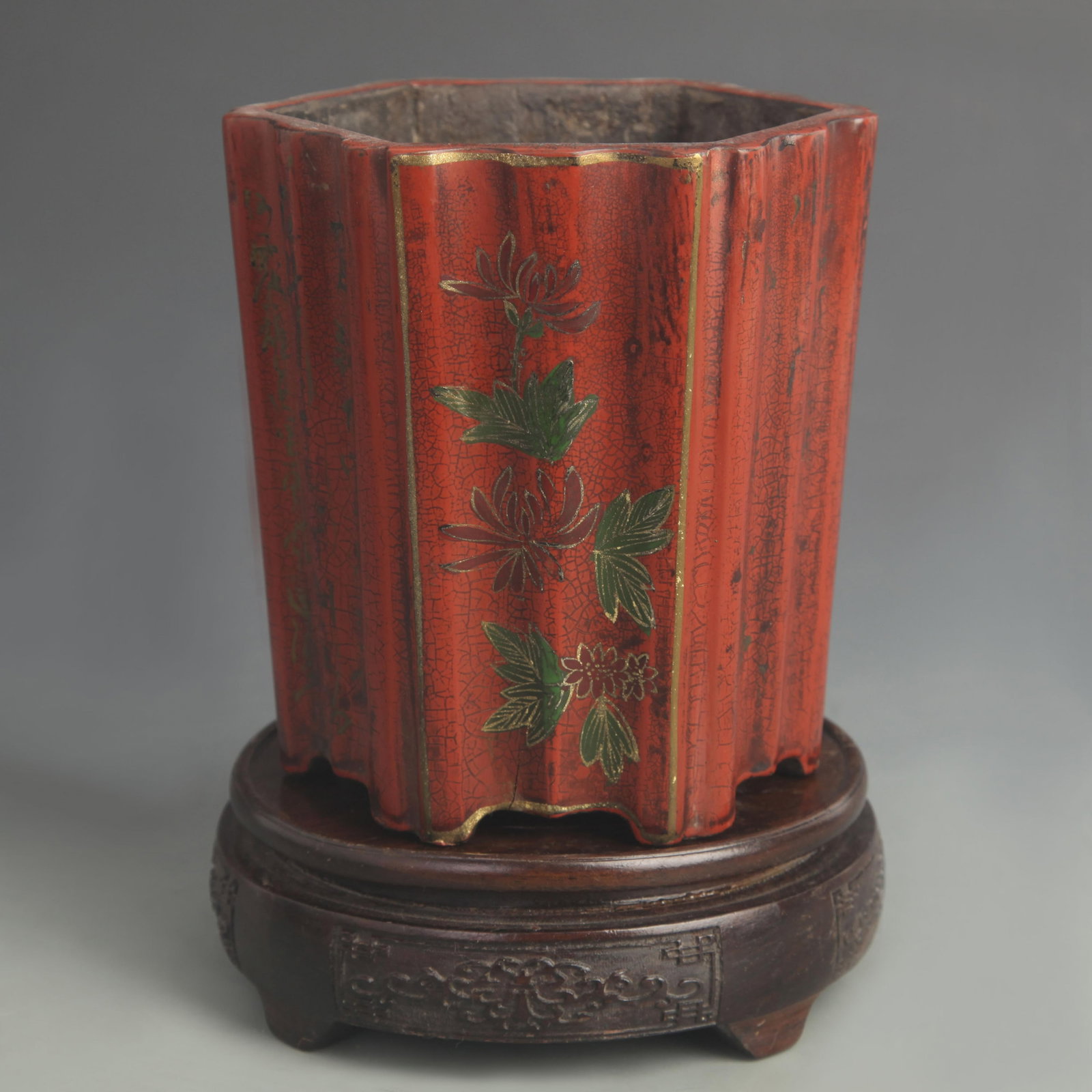 COLOR-PAINTED AND FLORAL POETRY HEXAGONAL PEN HOLDER: Qing Dynasty; High: 5.50 inch; Diameter: 4.75 inch; Woodbase for picture and display only