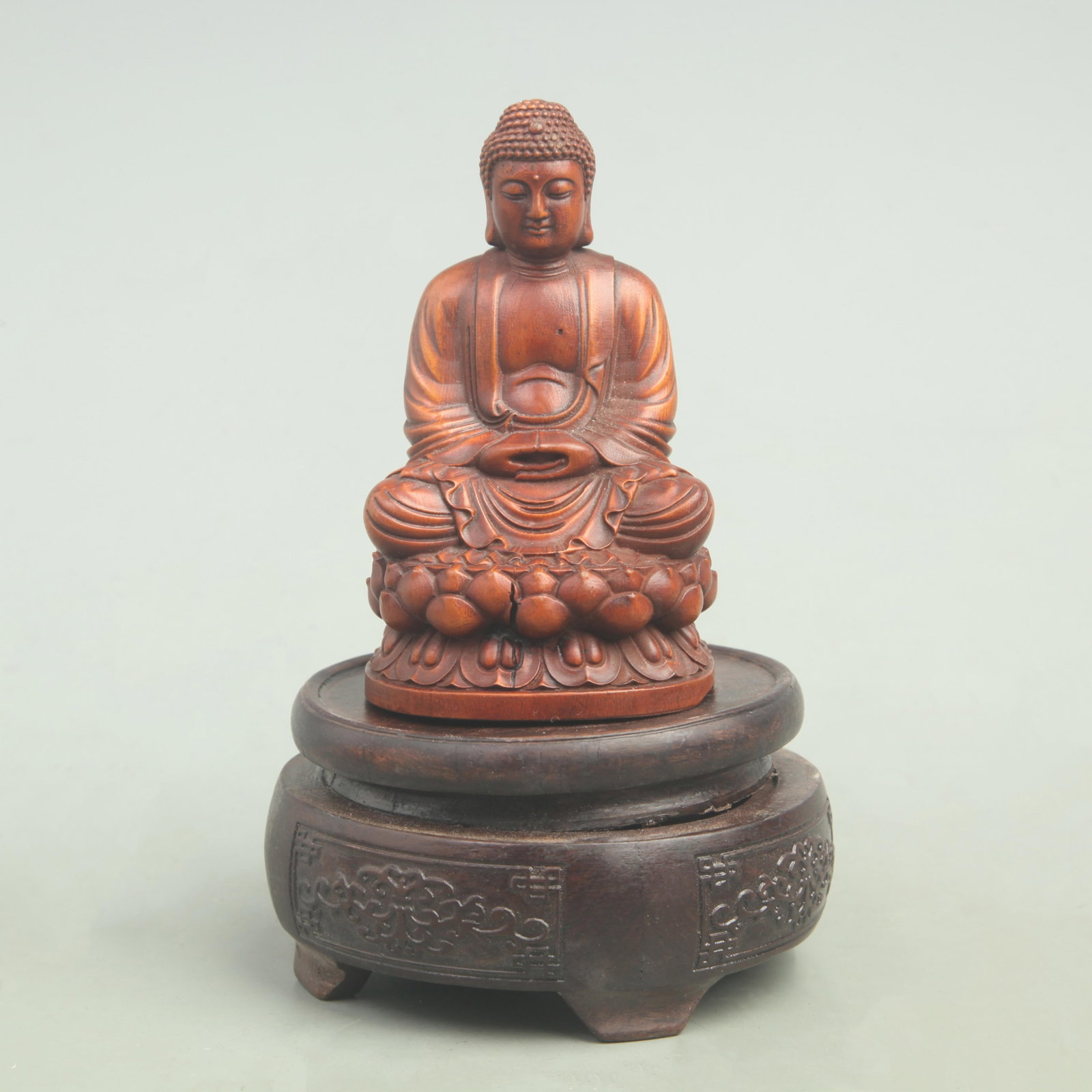 A FINE BOXWOOD GAUTAMA BUDDHA FIGURE: Qing Dynasty, High: 4 inch; High: 2.3 inch; Woodbase for picture and display only