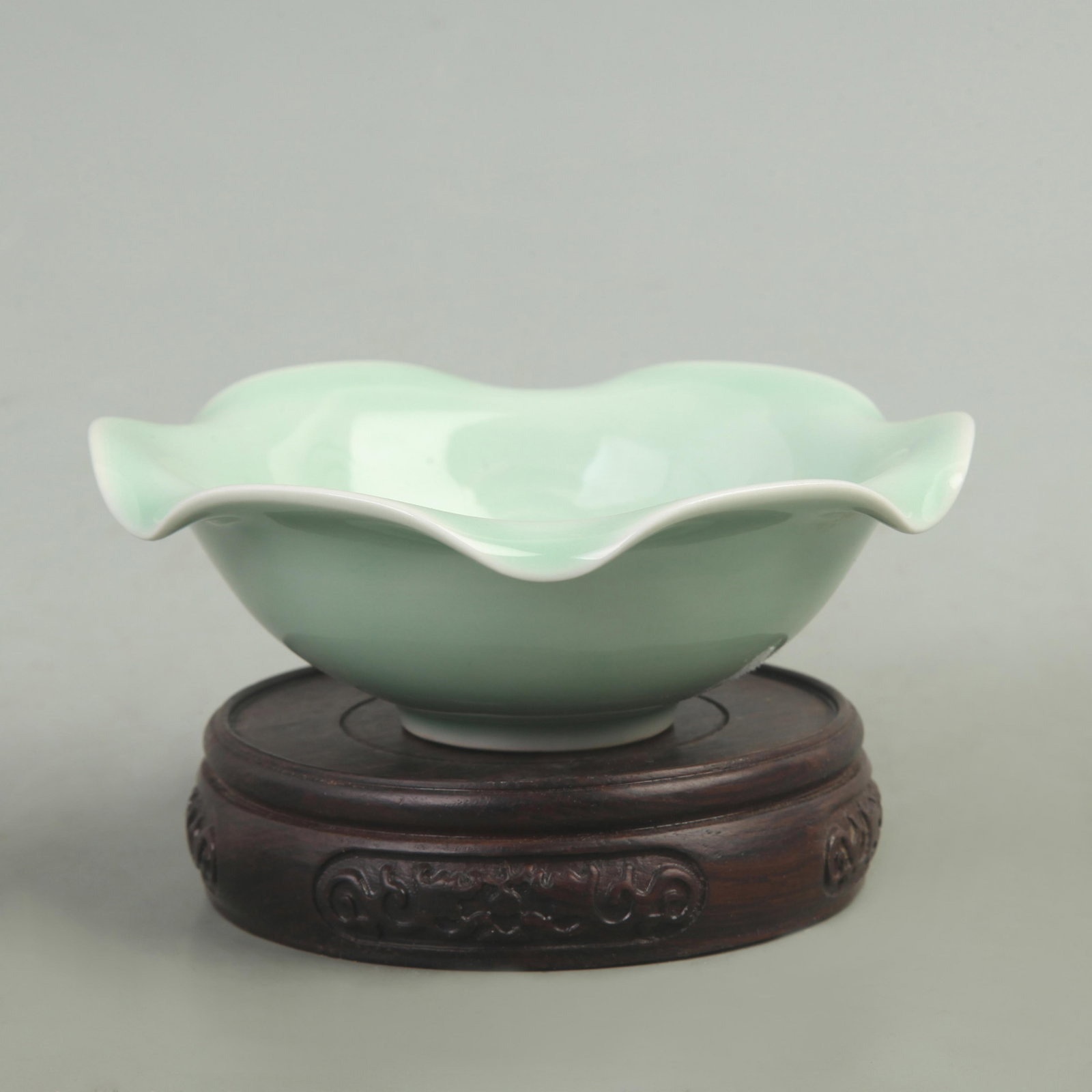 CELADON GLAZED SUNFLOWER PATTERN PORCELAIN BOWL: Qing Dynasty; High: 2 inch; Diameter: 5.2 inch; . Wooden base for display only