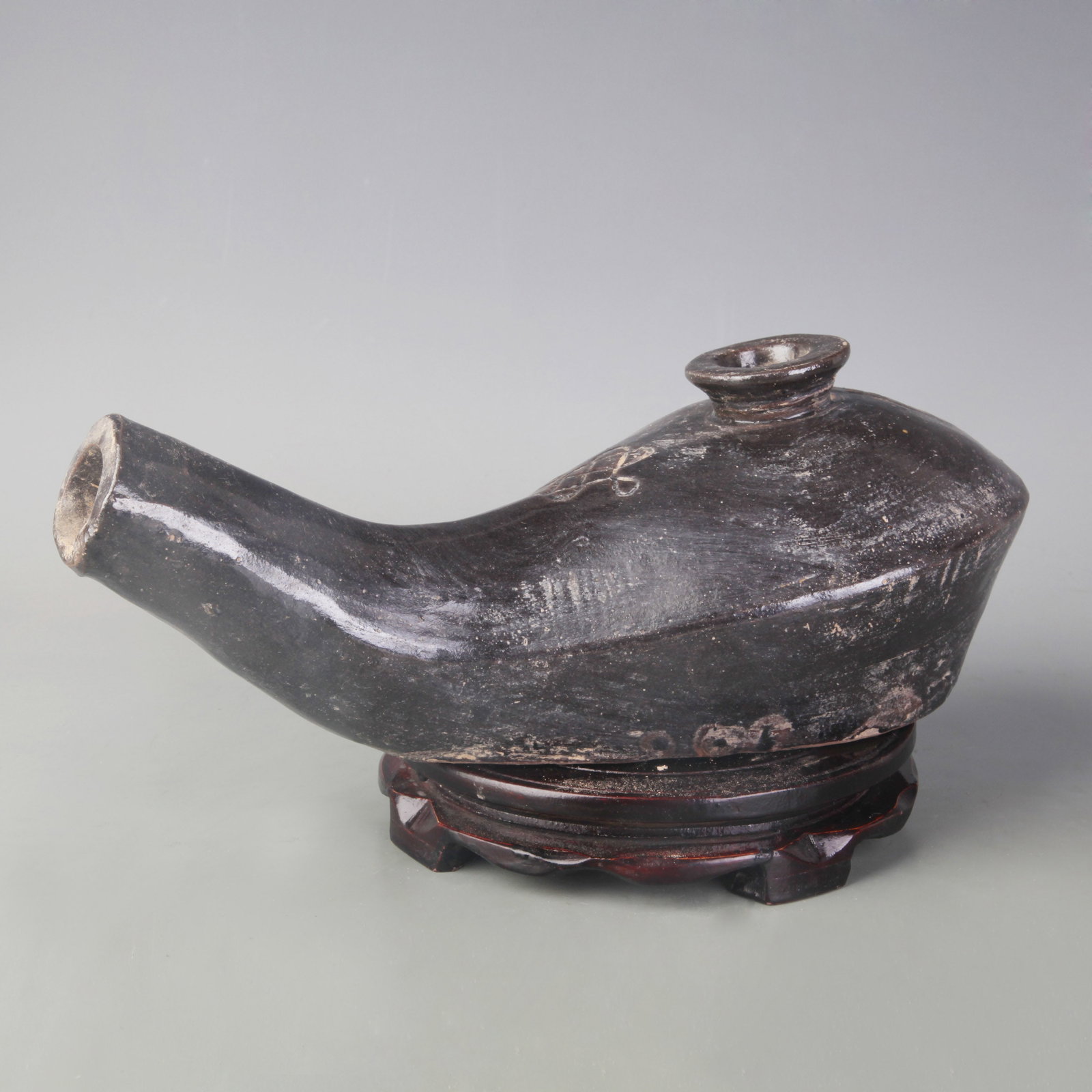 BLACK COLOR GLAZED OLD PORCELAIN OIL LAMP: Song Dynasty Style; Long: 12.1 inch ; High: 4.5 inch. Wooden base for display only