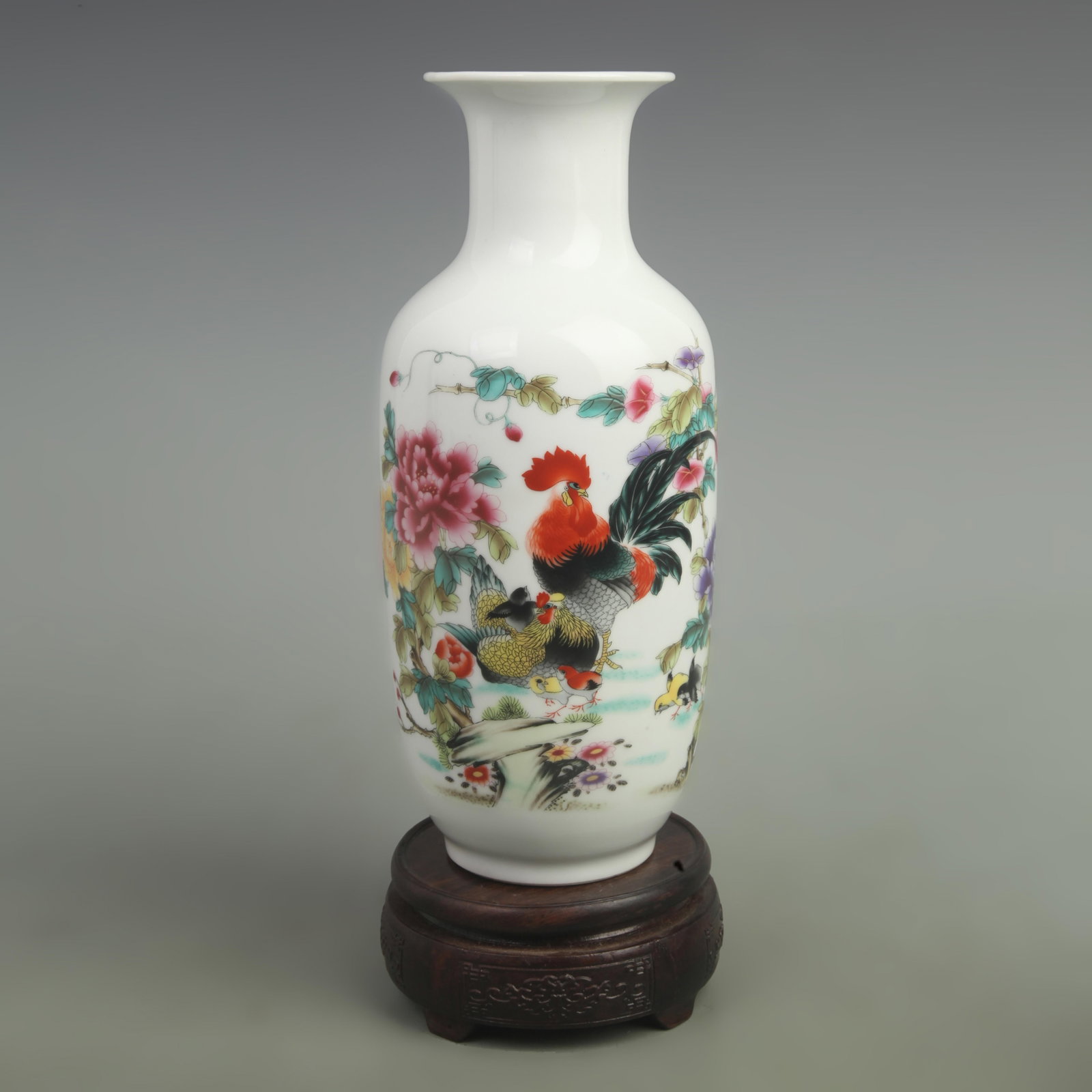 FAMILLE ROSE COLOR WINTER MELON SHAPED VASE: Qing Dynasty Qian Long Period; High: 10.5 inch; Width: 5 inch; . Wooden base for display only