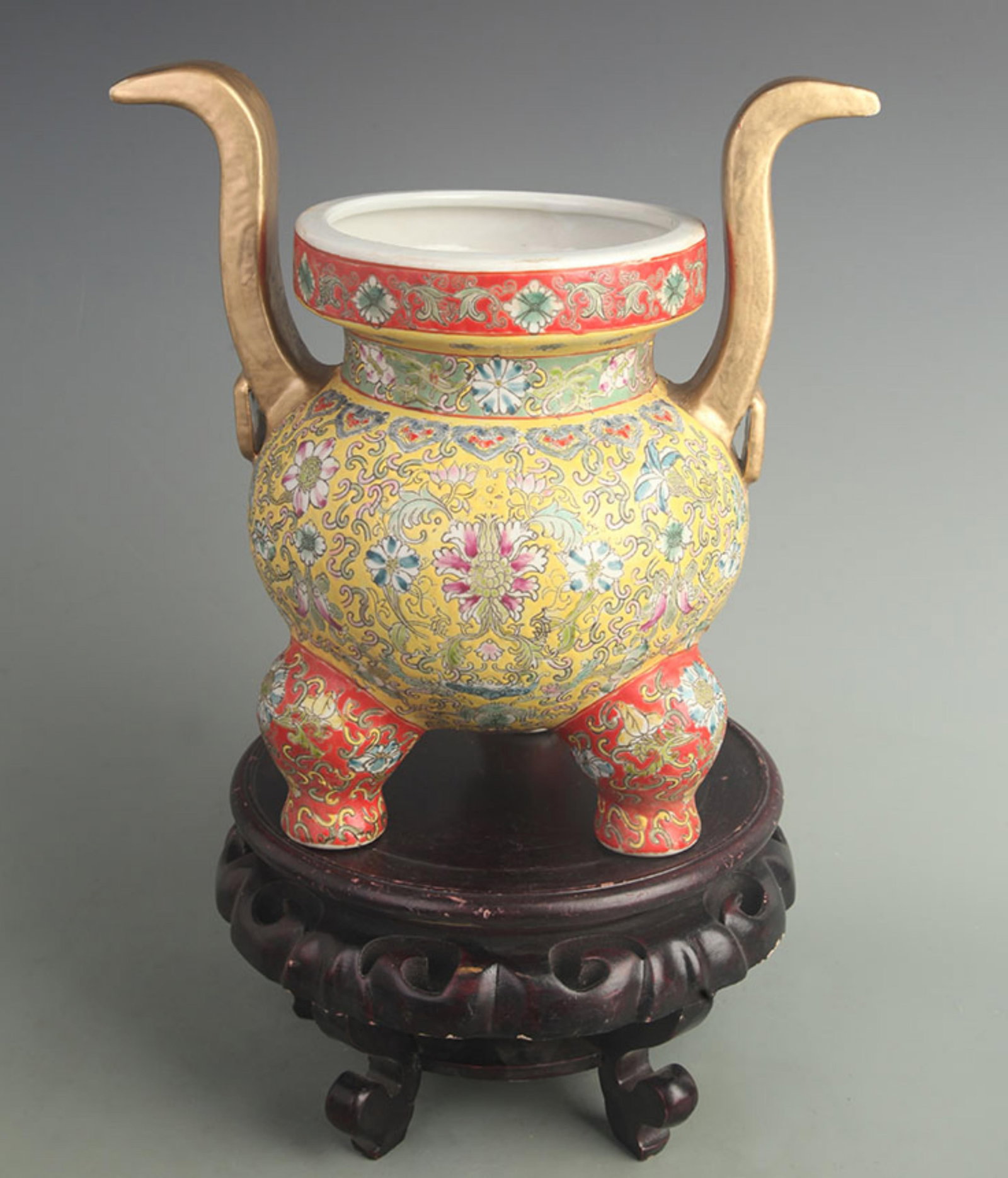 A LARGE FAMILLE ROSE THREE LEGGED PORCELAIN CENSER: Qing Dynasty Qian Long Period; High: 10.8 inch; Diameter: 11.0 inch. Wooden base for display only