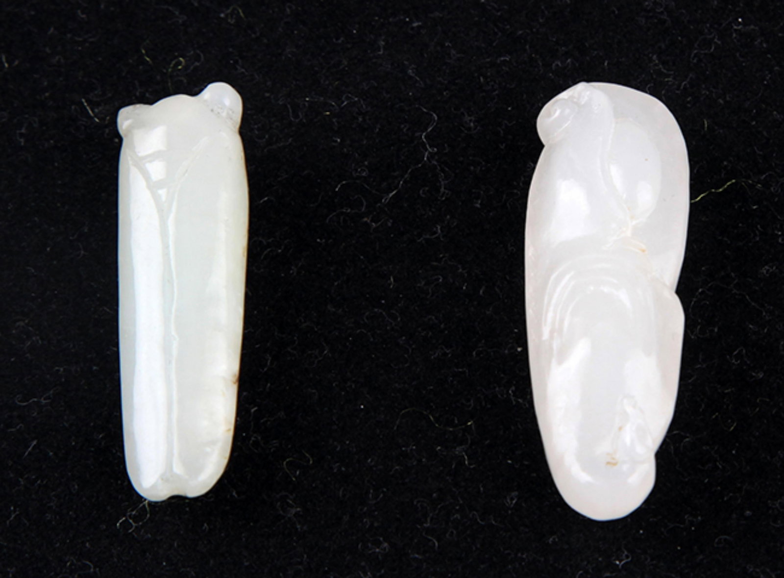 A PAIR OF MELON-SHAPED PALE CELADON JADE PENDANT (1 of 3)