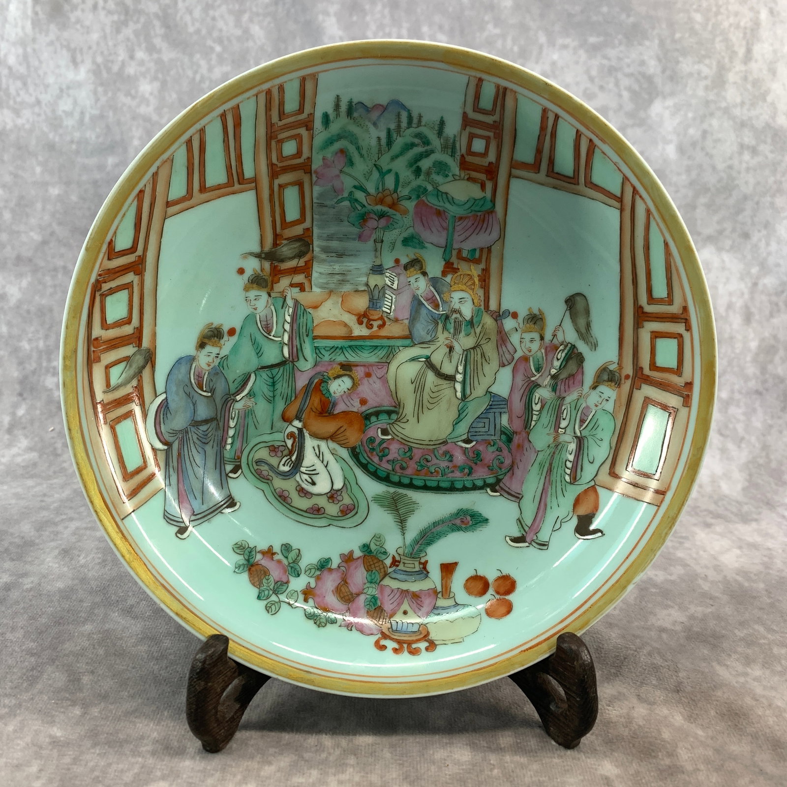 FAMILLE ROSE "EMPEROR COURT AUDIENCE" PORCELAIN PLATE: Republic Period; High: 1.6 inch; Diameter: 8.2 inch; . Wooden base for display only