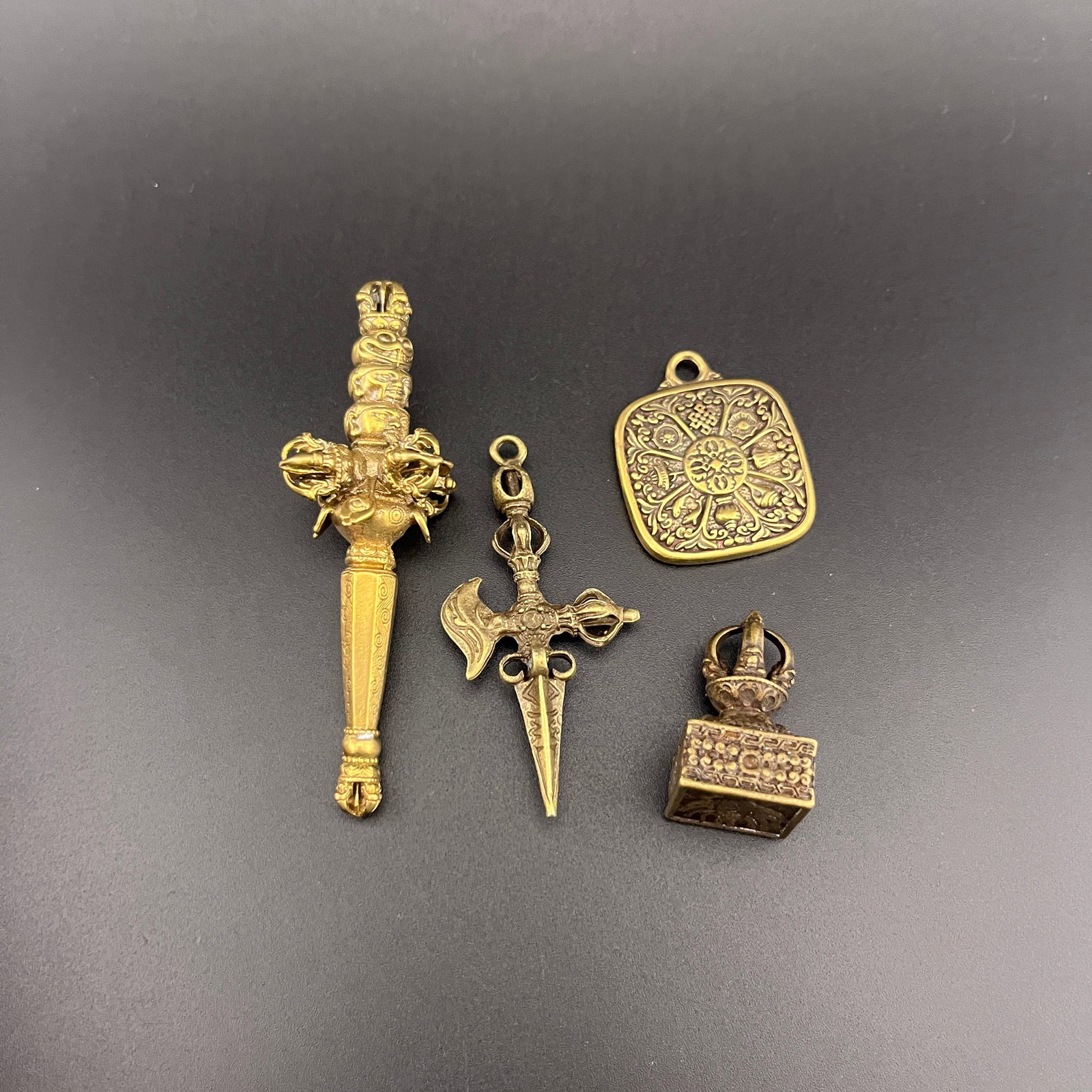 GROUP OF SMALL TIBETIAN AMULETS AND BEADS (1 of 3)