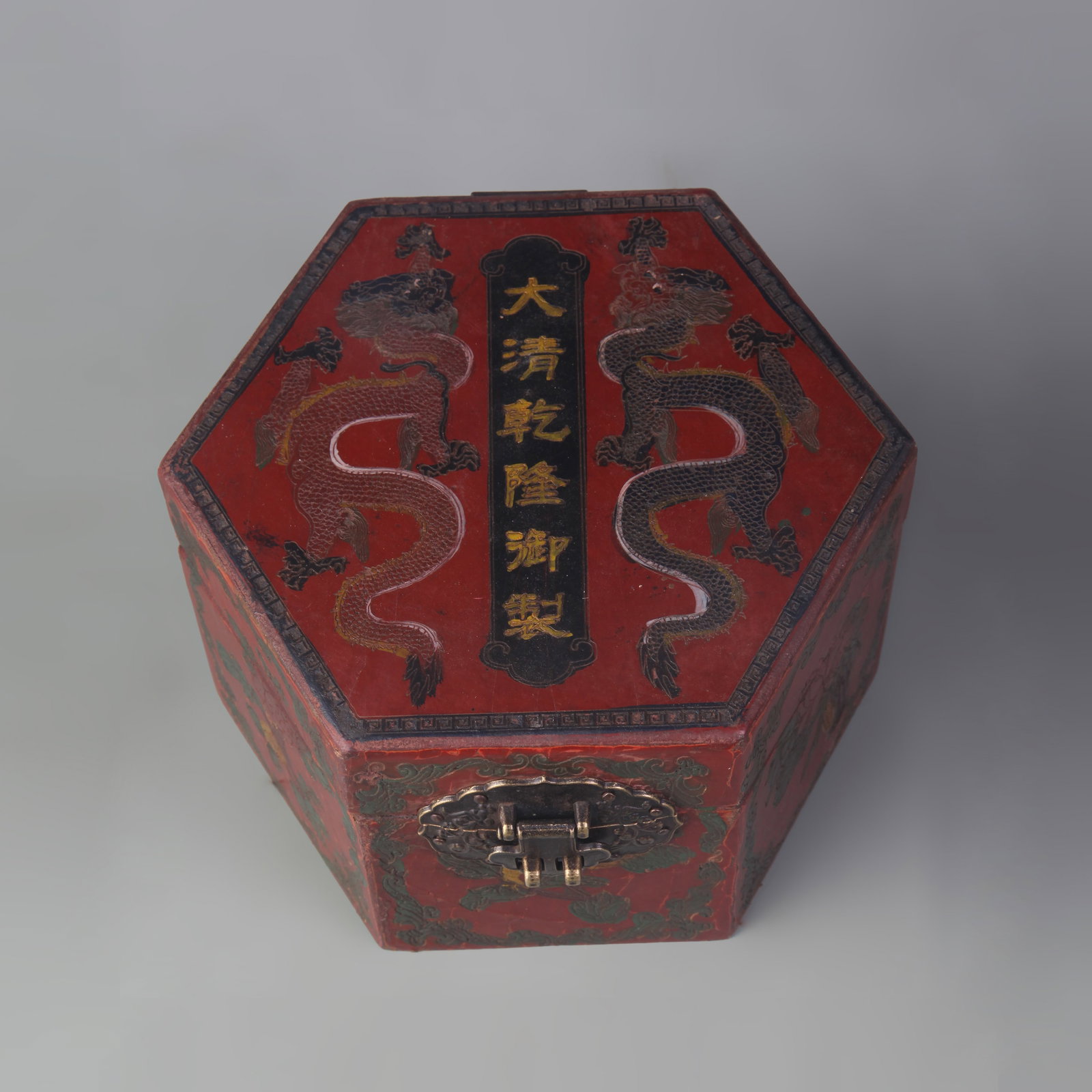 A GILT-DECORATED LACQUER JEWELRY BOX WITH DRAGON MOTIF: Qing Dynasty Qian Long Period; Long: 6.4 inch; Width: 5.6 inch; High: 4.0 inch. Wooden base for display only