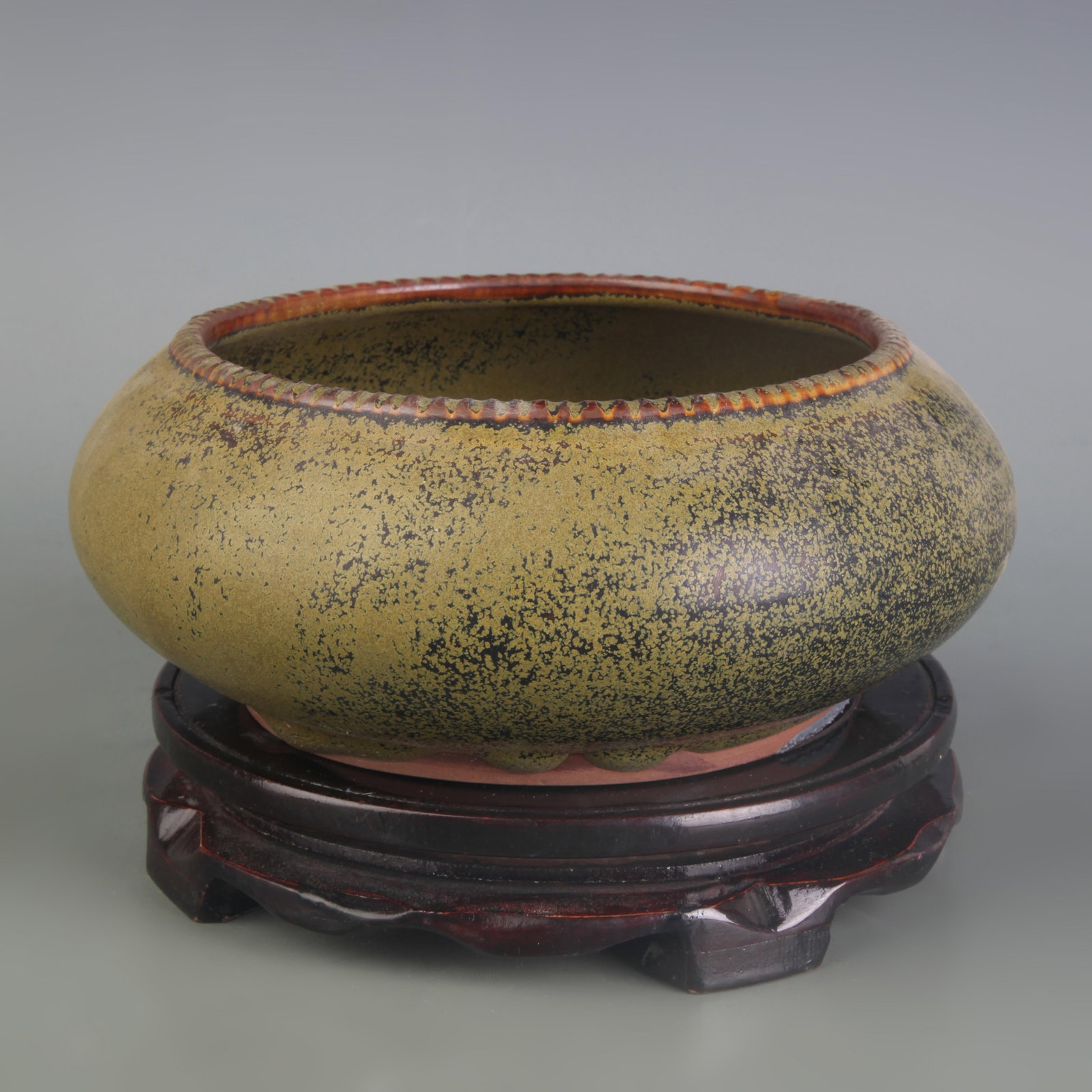 A FINE YELLOW GLAZED BRUSH PORCELAIN WASHER: Qing Dynasty; Diameter: 6.0 inch; High: 3.0 inch. Wooden base for display only