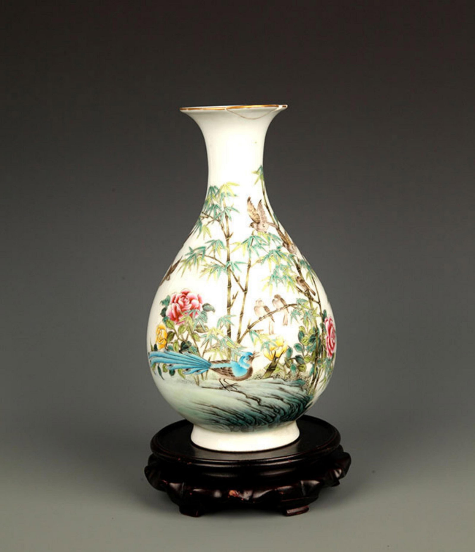 A FAMILLE-ROSE ???HEASANT AND PEONY??VASE SYMBOLIZING INTEGRITY AND NOBILITY (1 of 7)