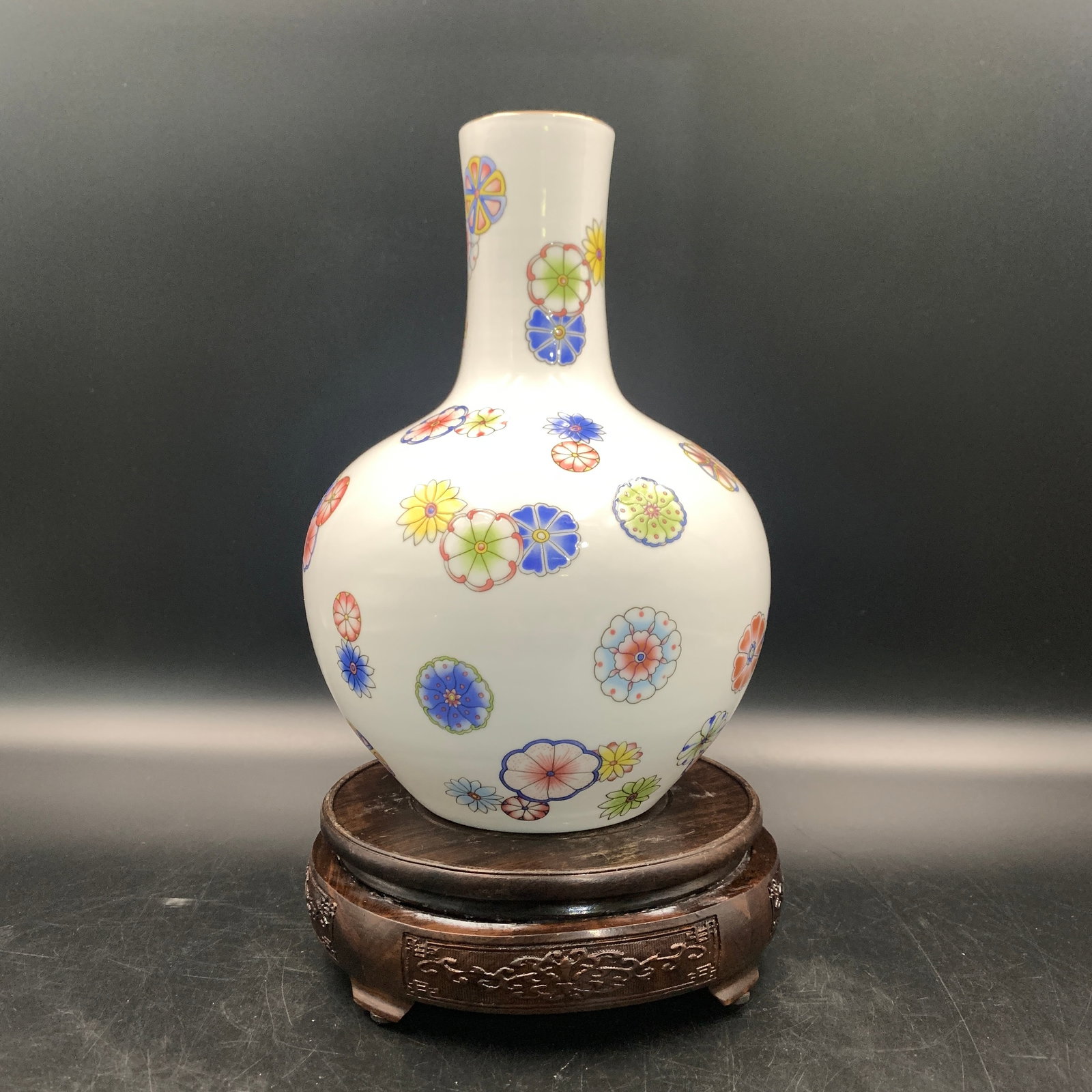 DOUCAI "HUNDRED CHRYSANTHEMUMS FLOWER PATTERN" PORCELAIN BOTTLE VASE (1 of 5)