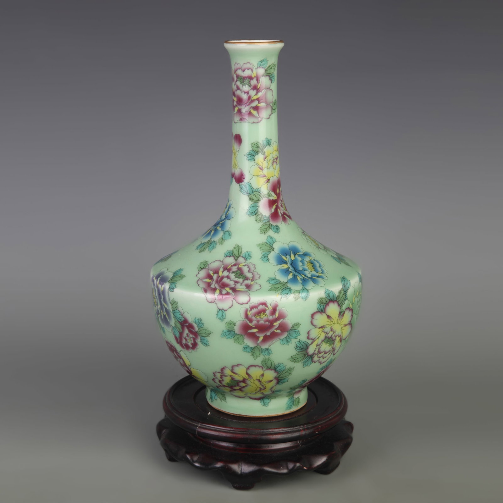 FAMILLE ROSE GREEN GROUND FLOWER PATTERN PORCELAIN VASE: Qing Dynasty Qian Long Period; Diameter: 5.3 inch; High: 9.2 inch. Wooden base for display only