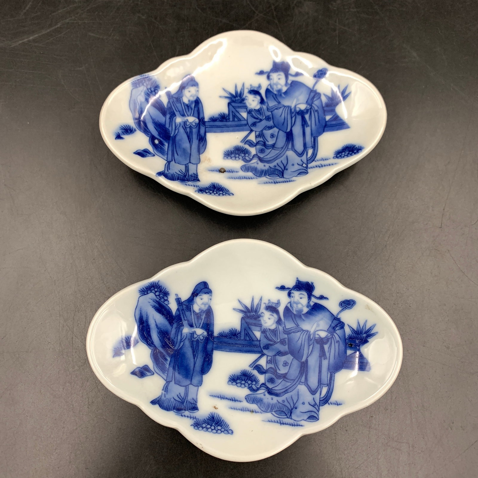 PAIR OF BLUE AND WHITE RUYI-SHAPED SAUCERS PLATE: Republic Period; Long: 5.5 inch; Width: 3.8 inch; High: 0.9 inch; . Wooden base for display only