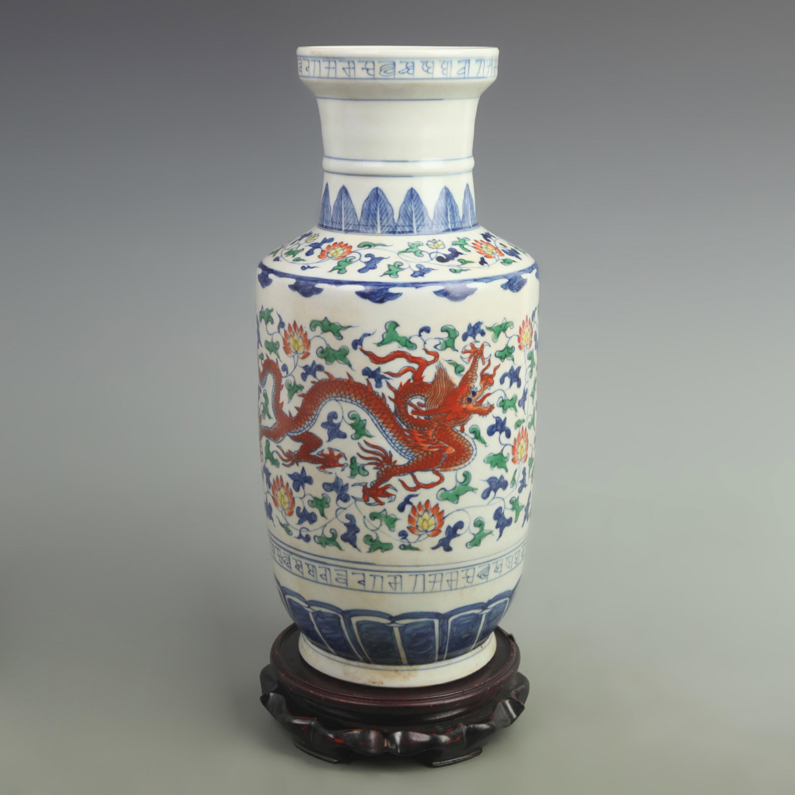 A FINE DOUCAI COLOR DRAGON PATTERN PORCELAIN VASE: Qing Dynasty Guanxu Period; High: 15.5 inch; Width: 7.5 inch; . Wooden base for display only