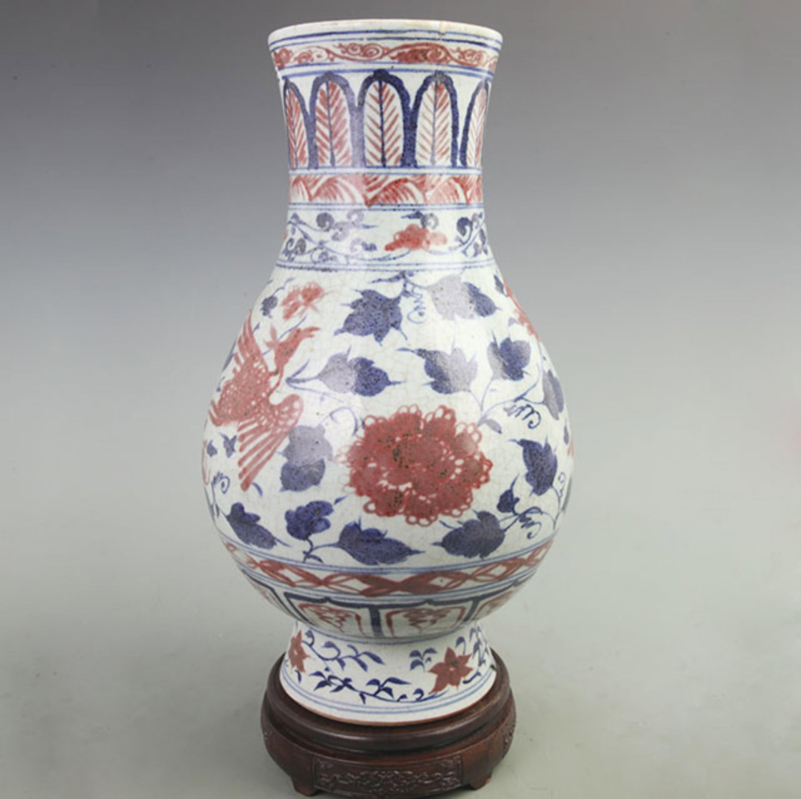 BLUE AND WHITE RED FLOWER APPRECIATION PORCELAIN VASE: Ming Dynasty Style; High: 15.8 inch Diameter: 9 inch ;Wooden base for picture and display only.