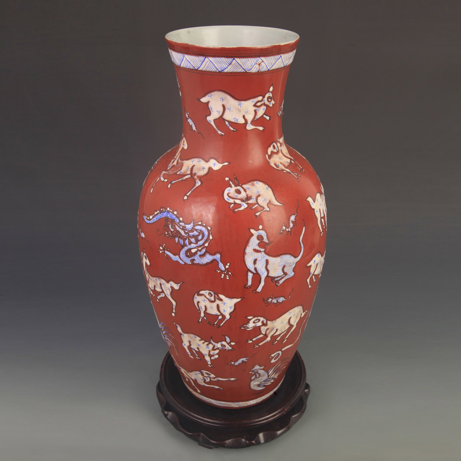 FAMILLE ROSE LARGE VASE WITH RED GROUND AND HUNDRED-BEAST PATTERN: Qing Dynasty Kangxi Period; High: 16.5 inch; Diameter: 7.50 inch; ;Wooden base for picture and display only.