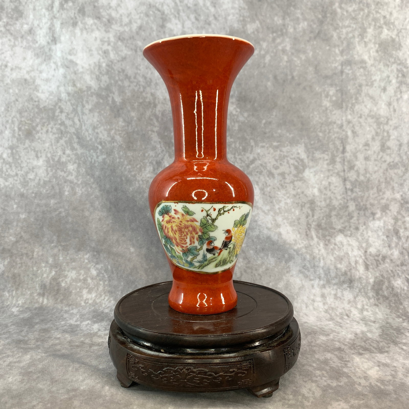 CORAL-RED GROUND FAMILLE ROSE GUANYIN-SHAPED PORCELAIN VASE: Republic Period; High: 8.7 inch; Diameter: 3.7 inch; ;Wooden base for picture and display only.