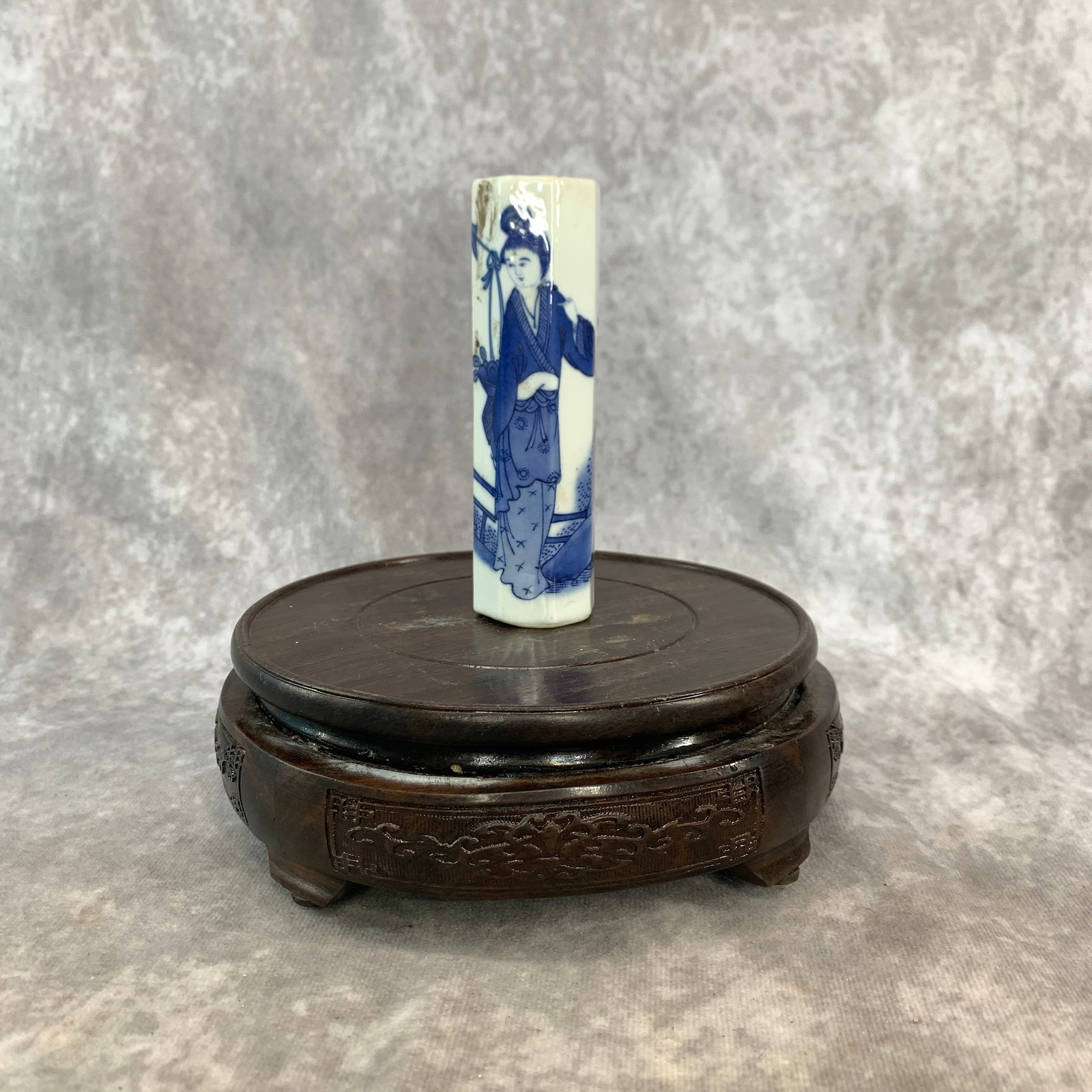 BLUE AND WHITE MINIATURE FIGURAL HOLDER (1 of 5)