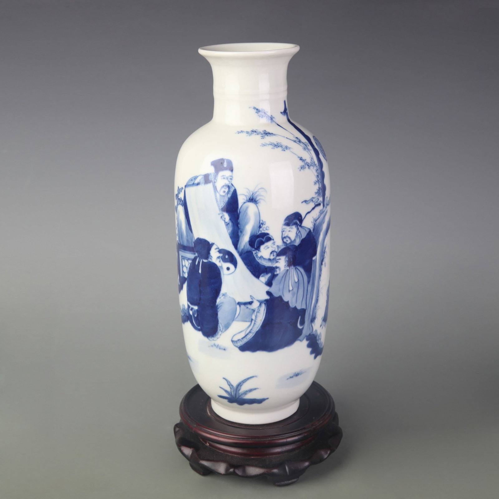 A FINE BLUE AND WHITE FIGURE PATTERN PORCELAIN VASE: Qing Dynasty Kang Xi Period; Diameter: 2.8 inch; High: 10.7 inch; ;Wooden base for picture and display only.