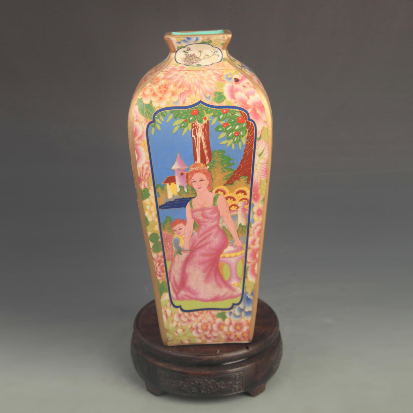 A FINE ENAMEL COLOR CHARACTER PATTERN PORCELAIN VASE: Qing Dynasty Yong Zheng Period; High: 10.08 inch; Diameter: 4.50 inch; ;Wooden base for picture and display only.