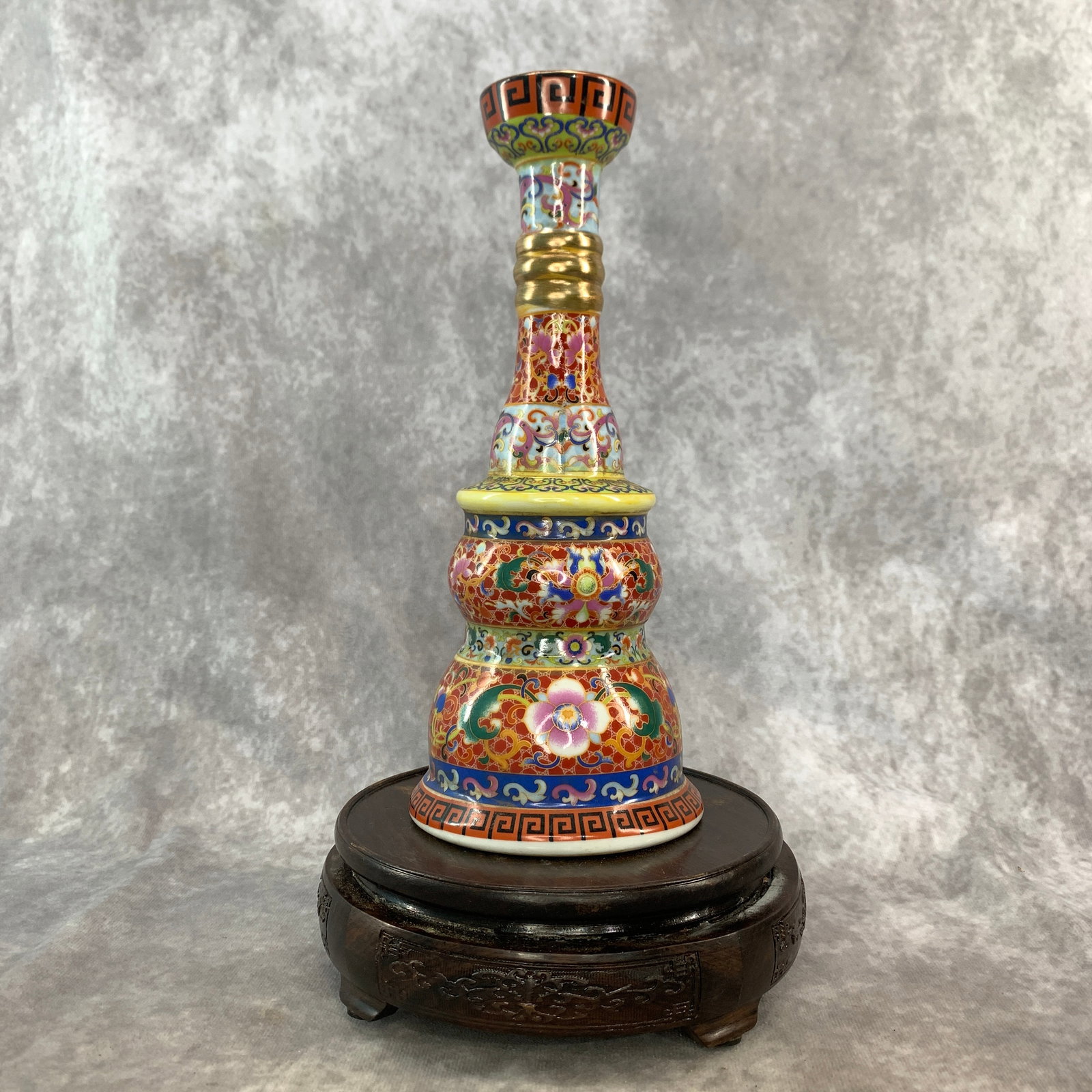 TIBETAN-STYLE MILLEFLEUR GILT-RIBBED PORCELAIN STUPA: Qing Dynasty; High: 8.6 inch; Diameter: 3.7 inch; ;Wooden base for picture and display only.