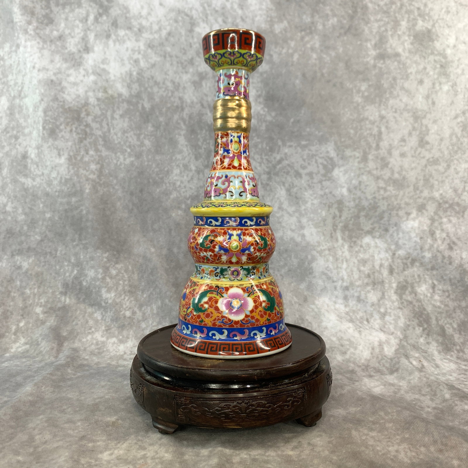 TIBETAN-STYLE MILLEFLEUR GILT-RIBBED PORCELAIN STUPA: Qing Dynasty; High: 8.6 inch; Diameter: 3.7 inch; ;Wooden base for picture and display only.
