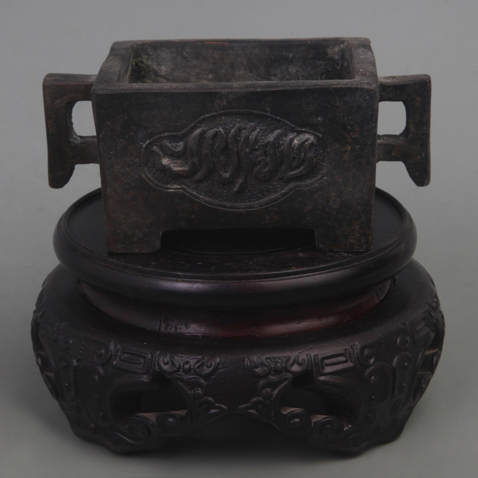 A FINE XUAN DE STYLE SQUARE BRONZE CENSER: Ming Dynasty Style; Long: 5.2 inch; Width: 2.8 inch; High: 2.3 inch; ;Wooden base for picture and display only.