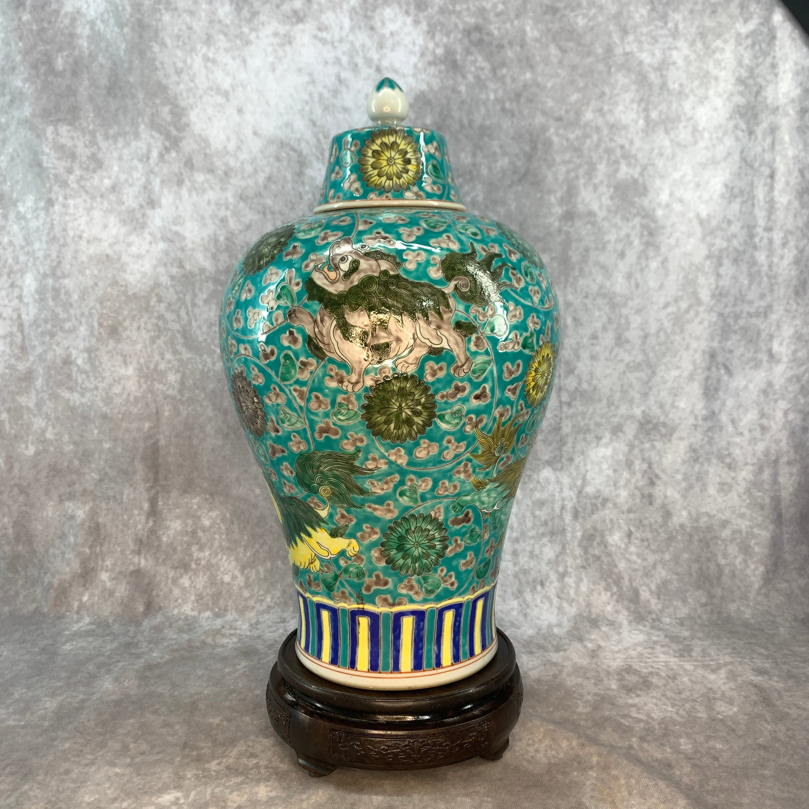 TURQUOISE-GROUND WUCAI COVERED GINGER STYLE PORCELAIN JAR: Qing Dynasty; High: 12.2 inch; Diameter: 8.3 inch; ;Wooden base for picture and display only.