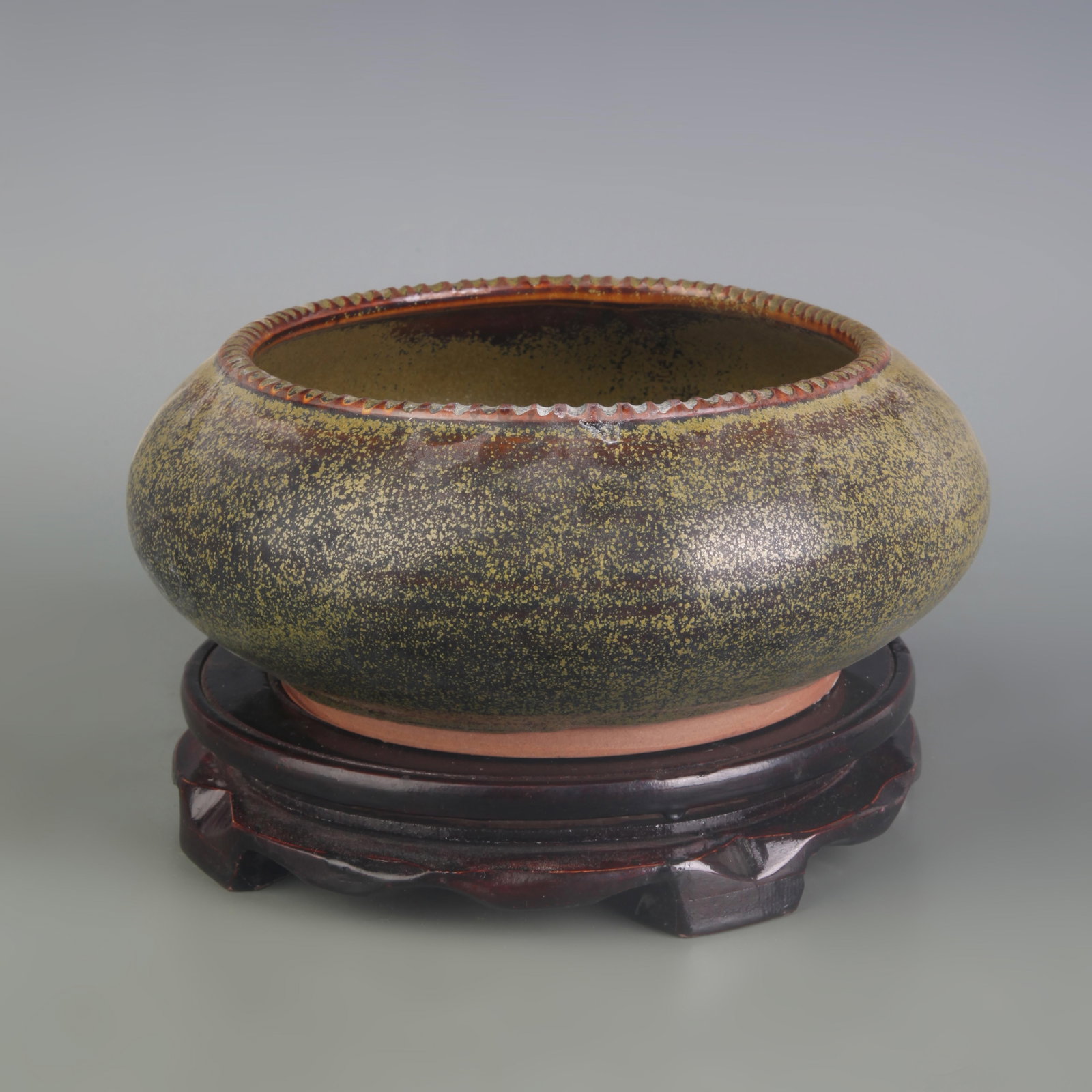 A EEL-YELLOW GLAZED PORCELAIN BRUSH WASHER: Qing Dynasty; Diameter: 6.0 inch; High: 3.0 inch ;Wooden base for picture and display only.