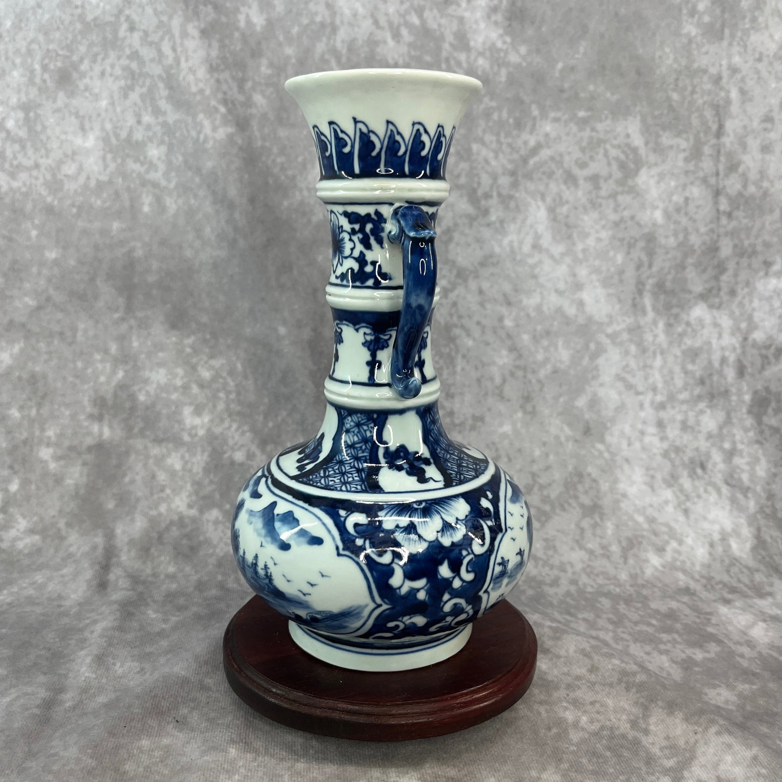 BLUE AND WHITE DRAGON-HANDLED RIBBED LANDSCAPE VASE - 4