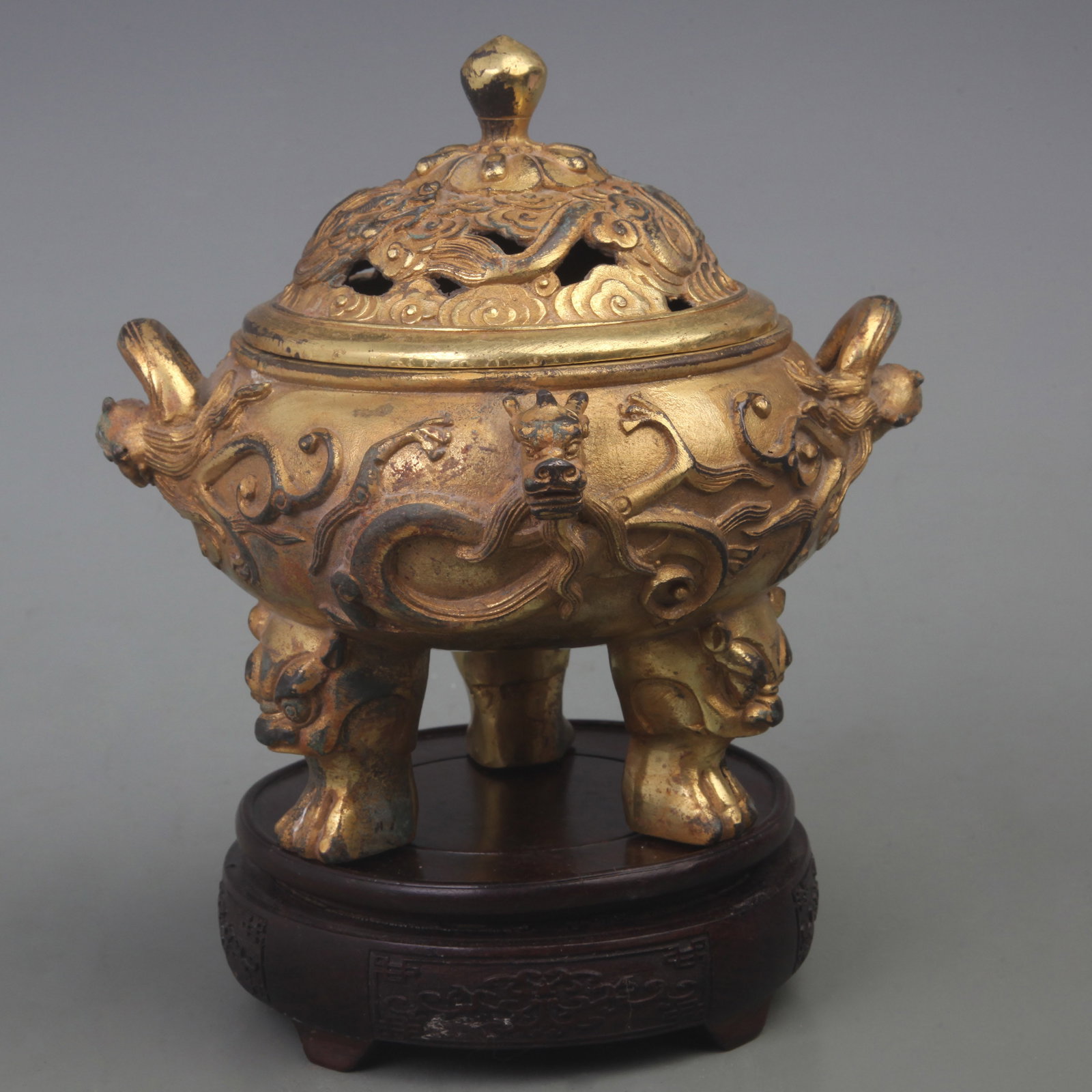 A FINE DRAGON PATTERN BRONZE INCENSE BURNER: Ming Dynasty Style; Diameter: 7.0 inch; High: 7.0 inch; ;Wooden base for picture and display only.