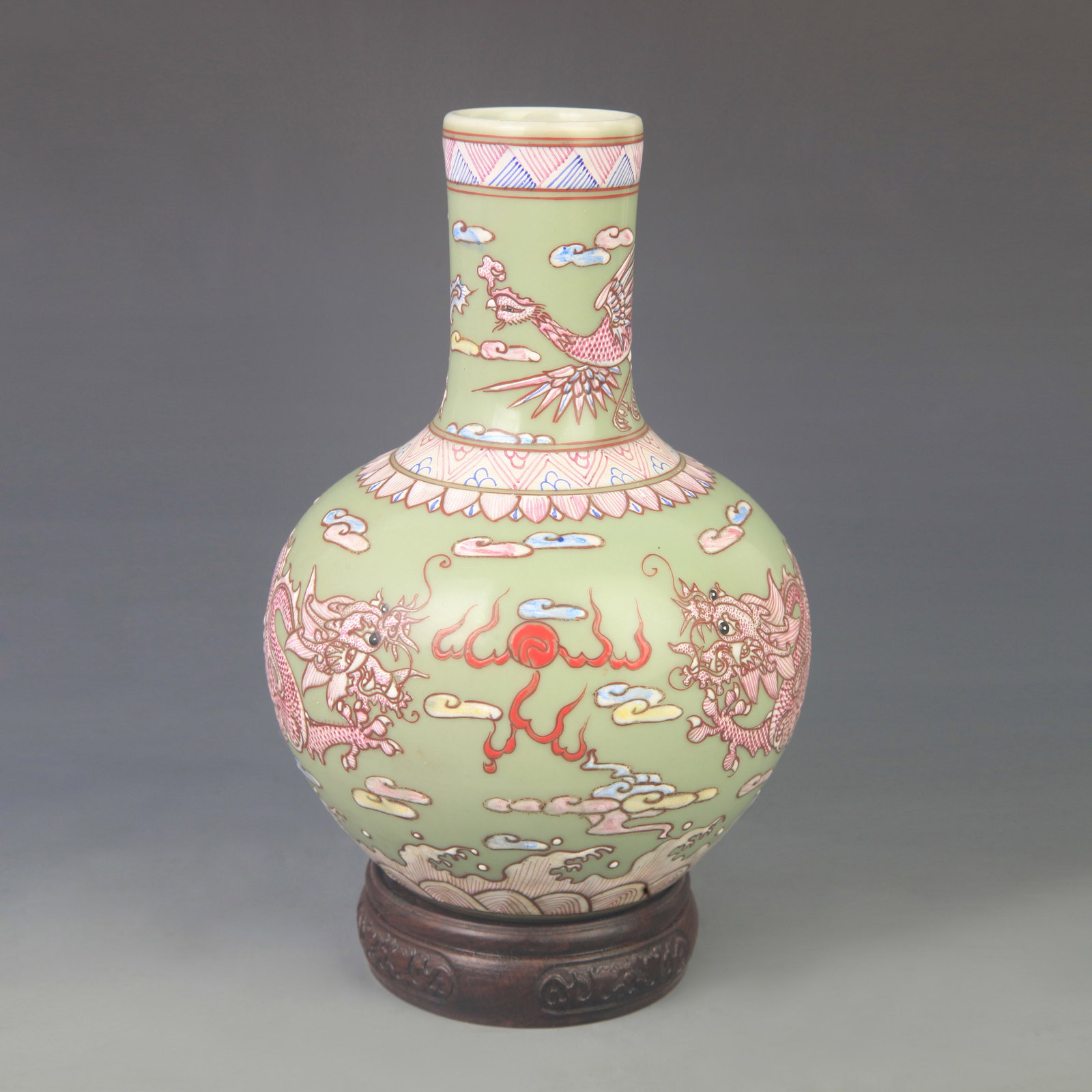 CELADON GROUND DRAGON PATTERN GLOBE PORCELAIN VASE: Qing Dynasty Qian Long Period; High: 9.50 inch; Diameter:6.50 inch ;Wooden base for picture and display only.