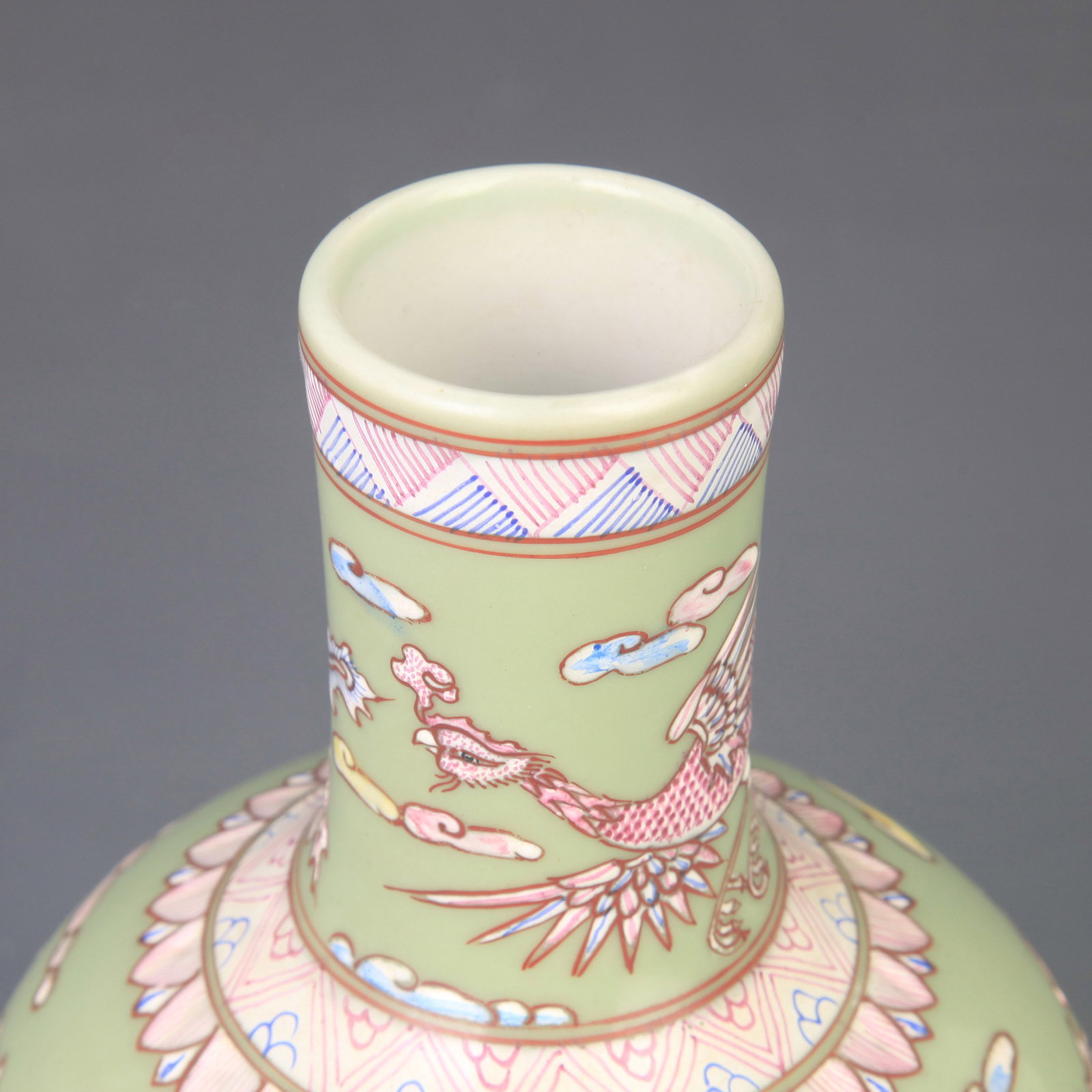CELADON GROUND DRAGON PATTERN GLOBE PORCELAIN VASE - 2
