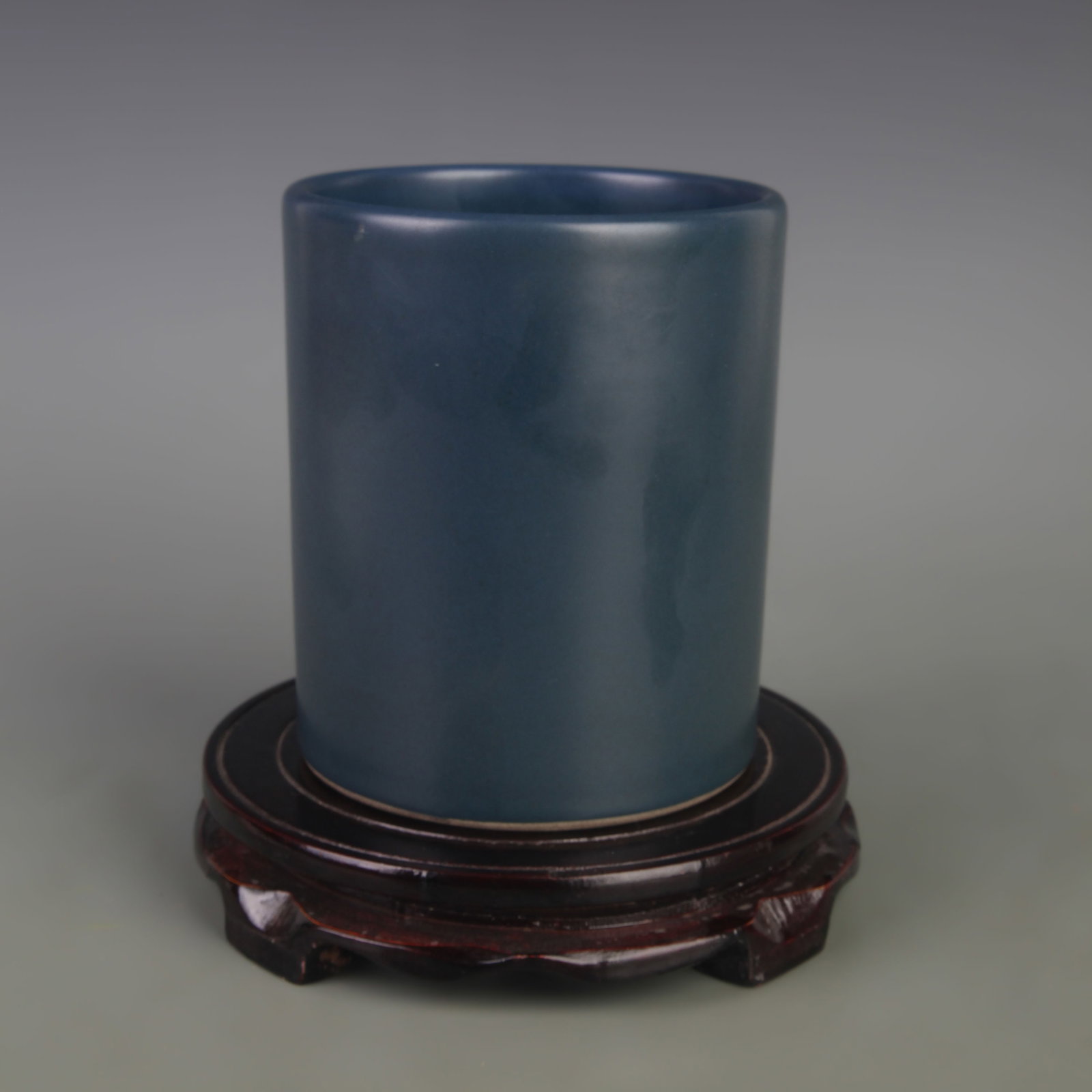 A FINE DARK BLUE-GLAZED PORCELAIN BRUSH POT: Qing Dynasty Yong Zheng Period; Diameter:5.0 inch; High: 5.9 inch ;Wooden base for picture and display only.