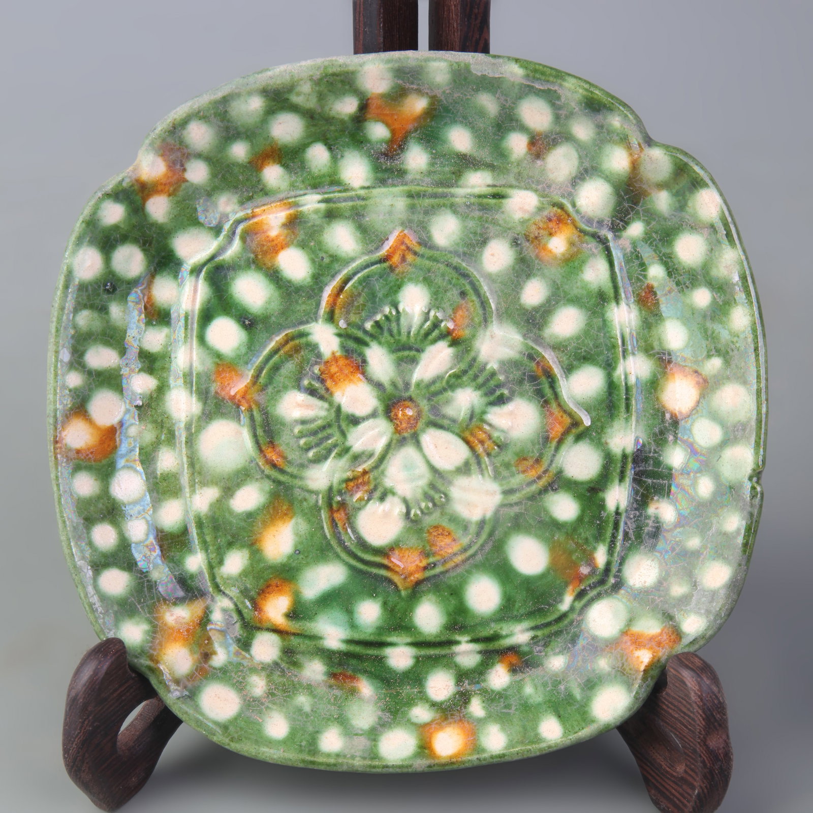 A SMALL SANCAI FOLIATE-RIM DISH: Tang Dynasty Style; Width: 5.7 inch ;Wooden base for picture and display only.