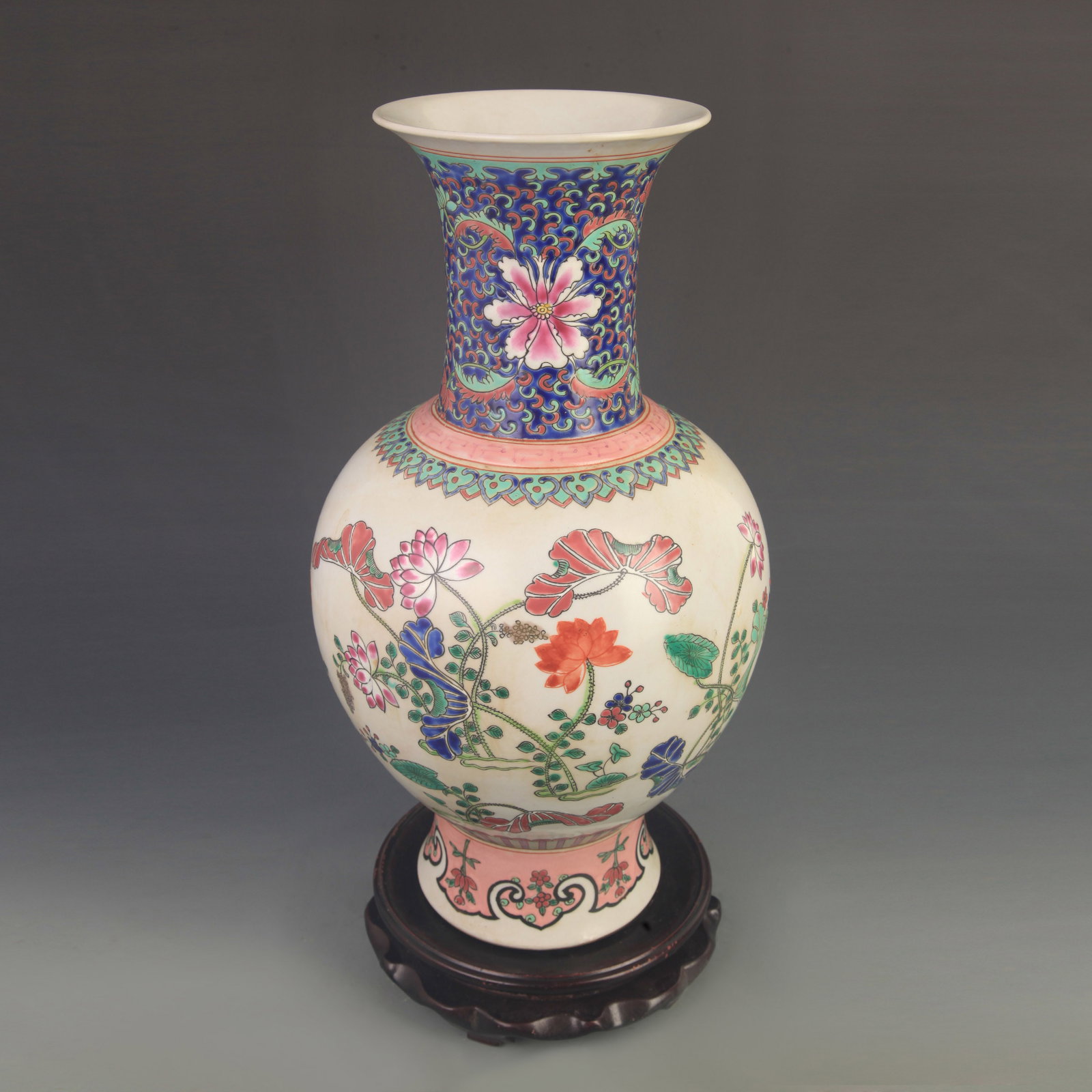 FAMILLE ROSE FLOWER AND BIRD PATTERN PORCELAIN VASE: Qing Dynasty Kang Xi Period; High: 16.5 inch; Diameter: 7.50 inch; ;Wooden base for picture and display only.