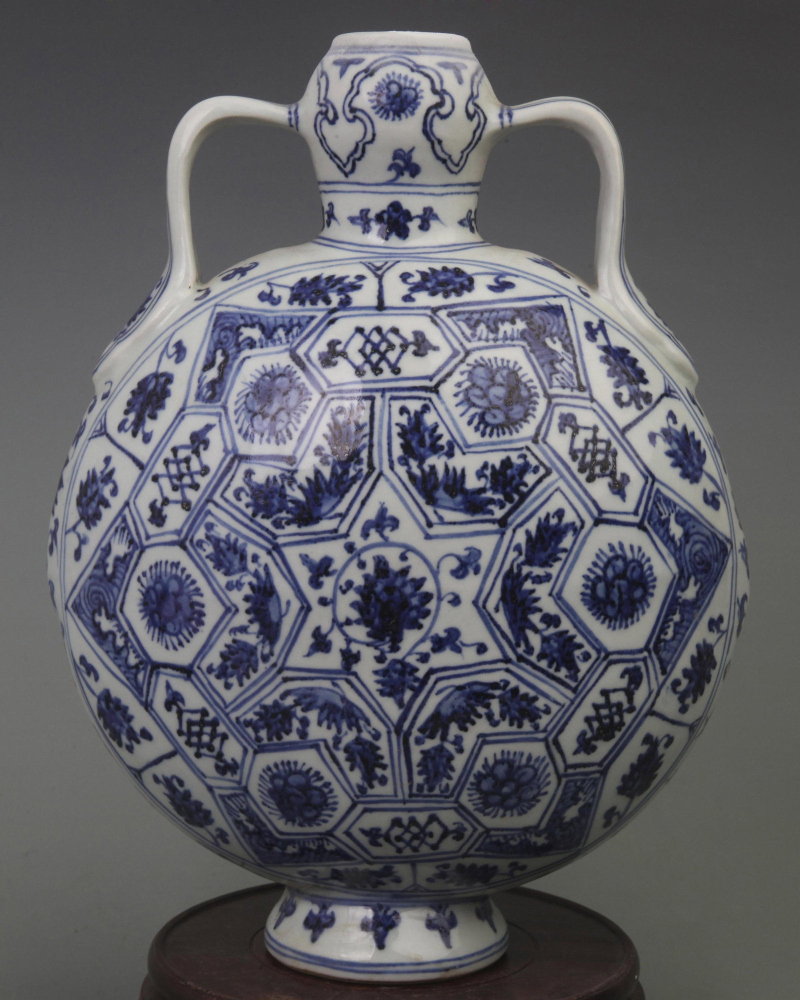 BLUE AND WHITE FLOWER PATTERN MOON STYLE PORCELAIN BOTTLE (1 of 5)